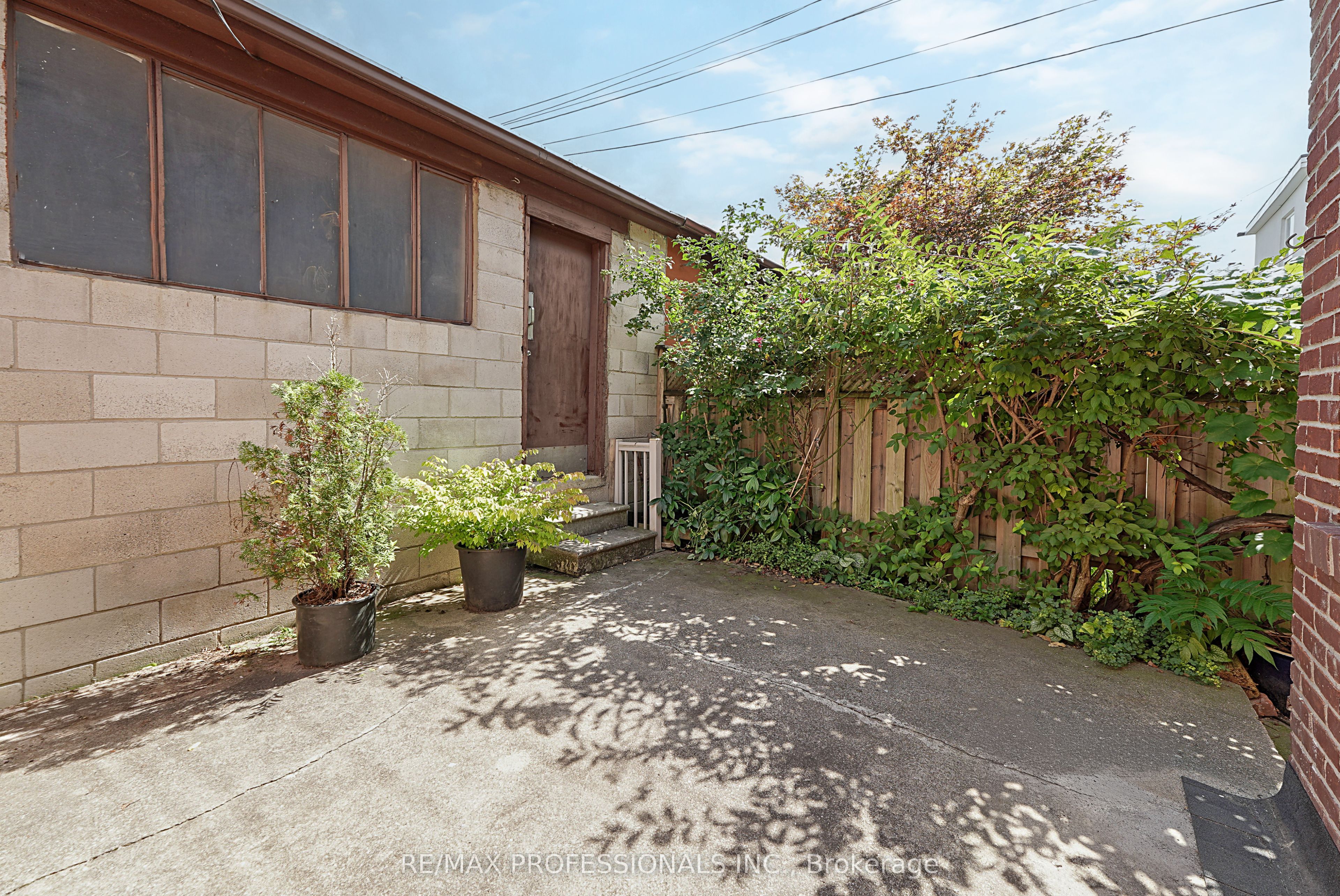 227 Montrose Avenue Property Photo 48
