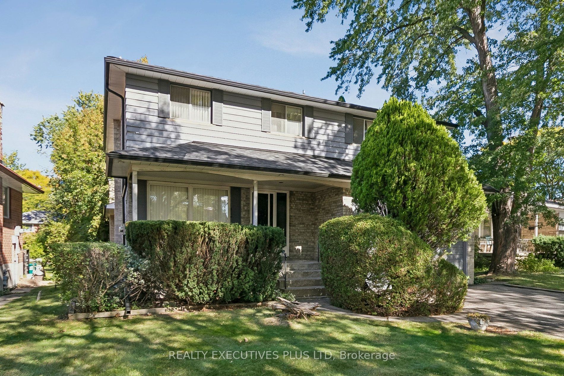 12 Mandel Crescent Property Photo 2
