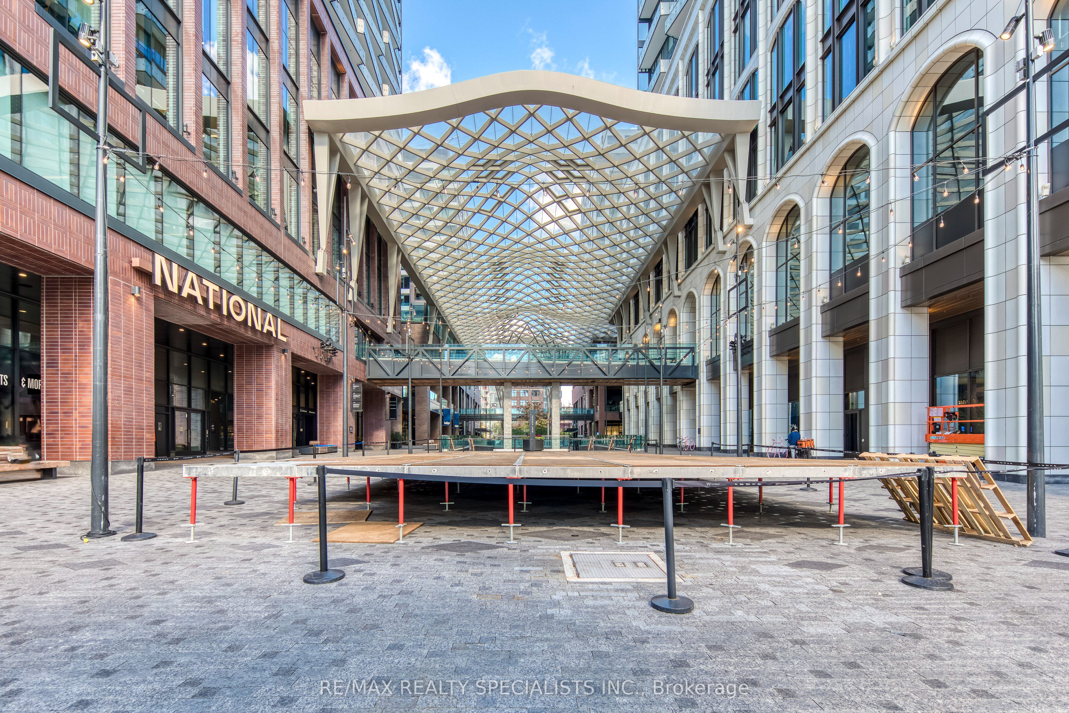 470 Front Street W 2003 Property Photo 35