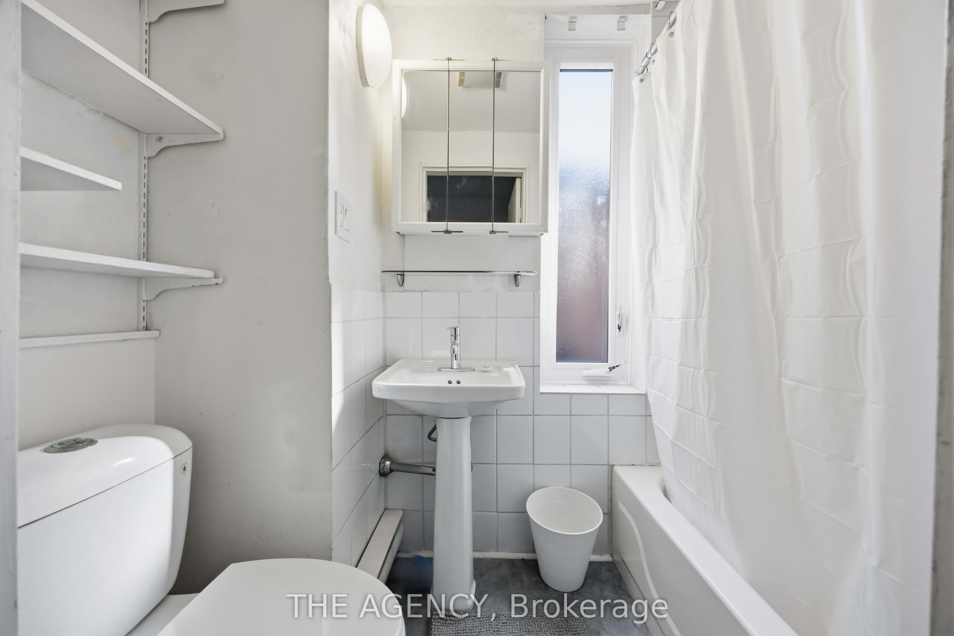 87 Niagara Street Property Photo 6