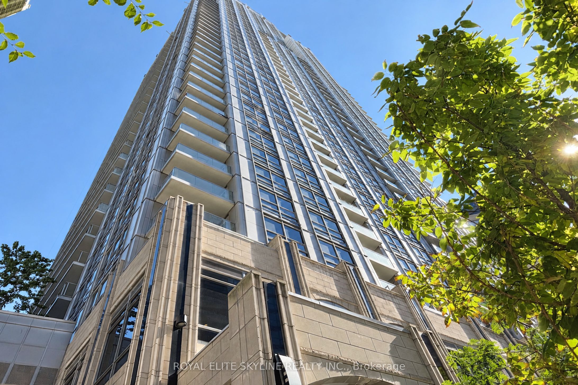 761 Bay Street 403 Property Photo 1