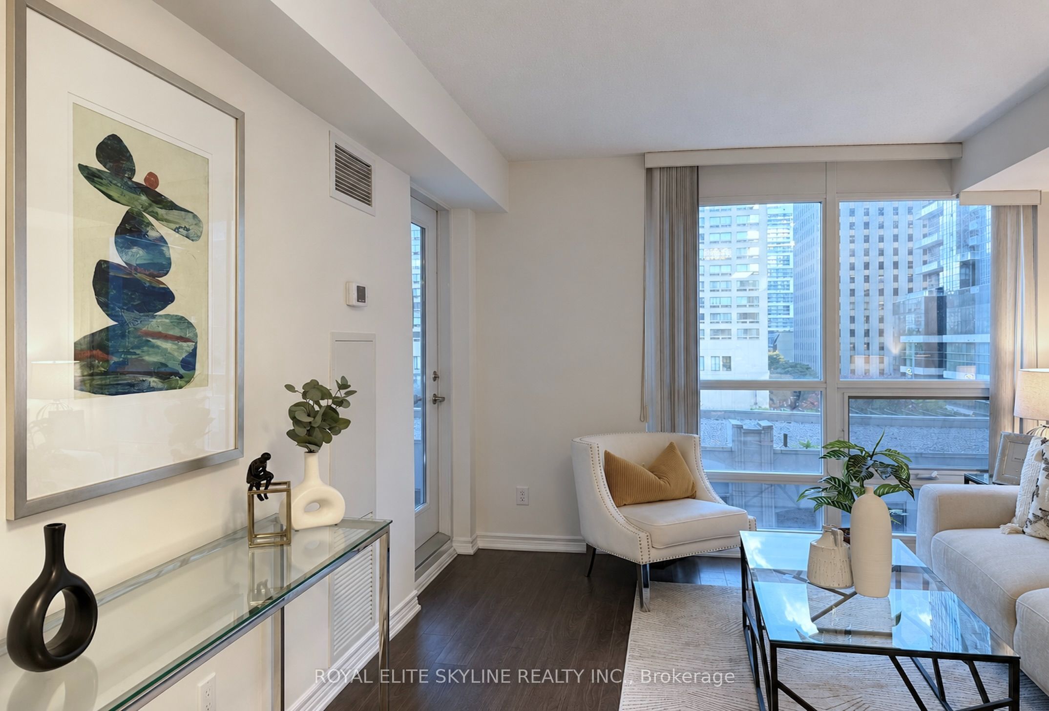761 Bay Street 403 Property Photo 7