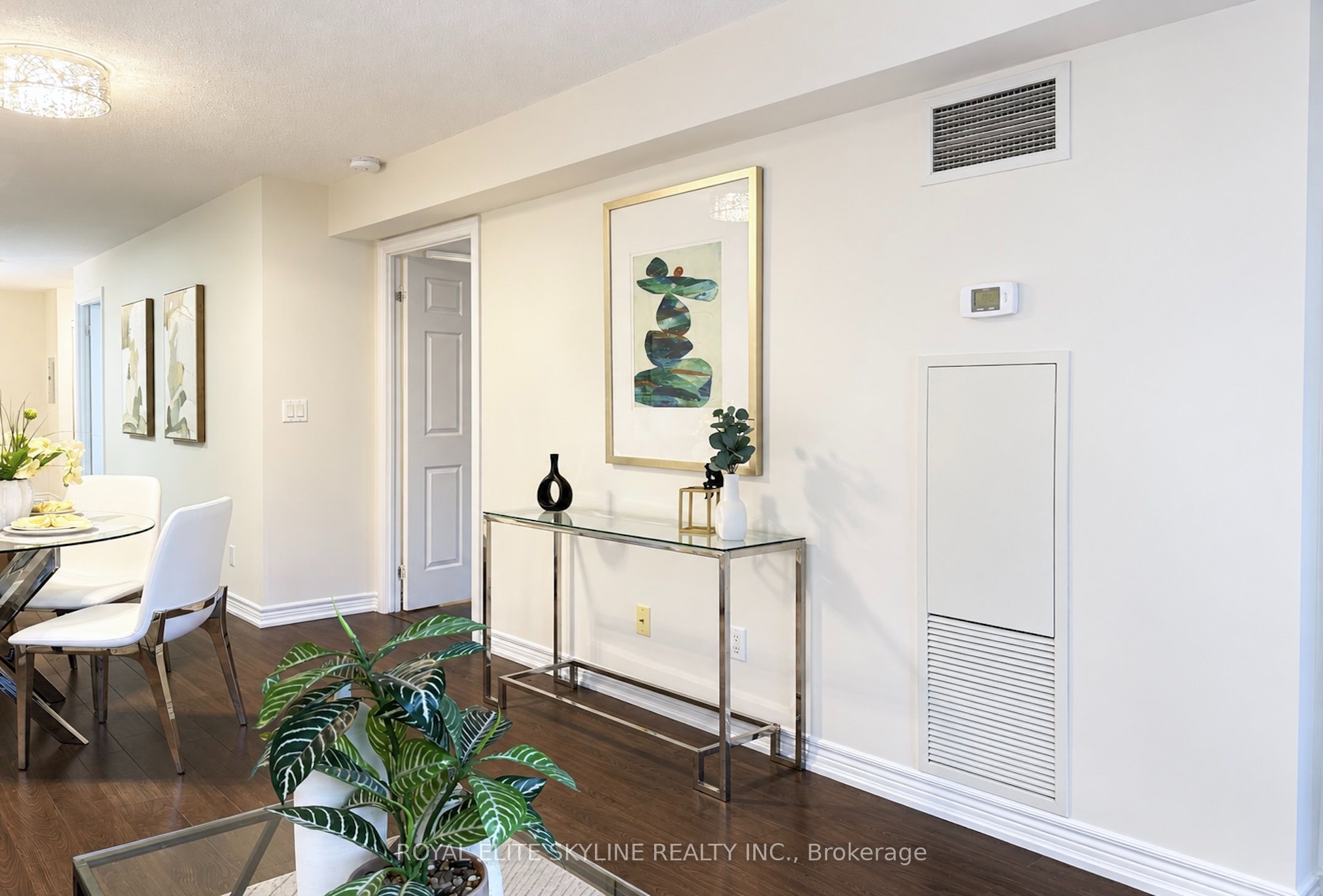 761 Bay Street 403 Property Photo 8
