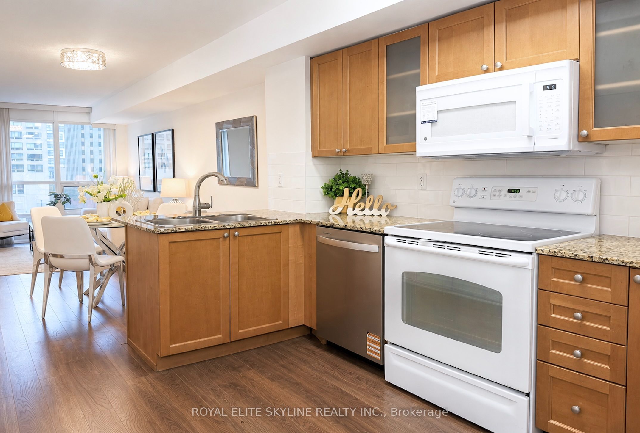 761 Bay Street 403 Property Photo 11