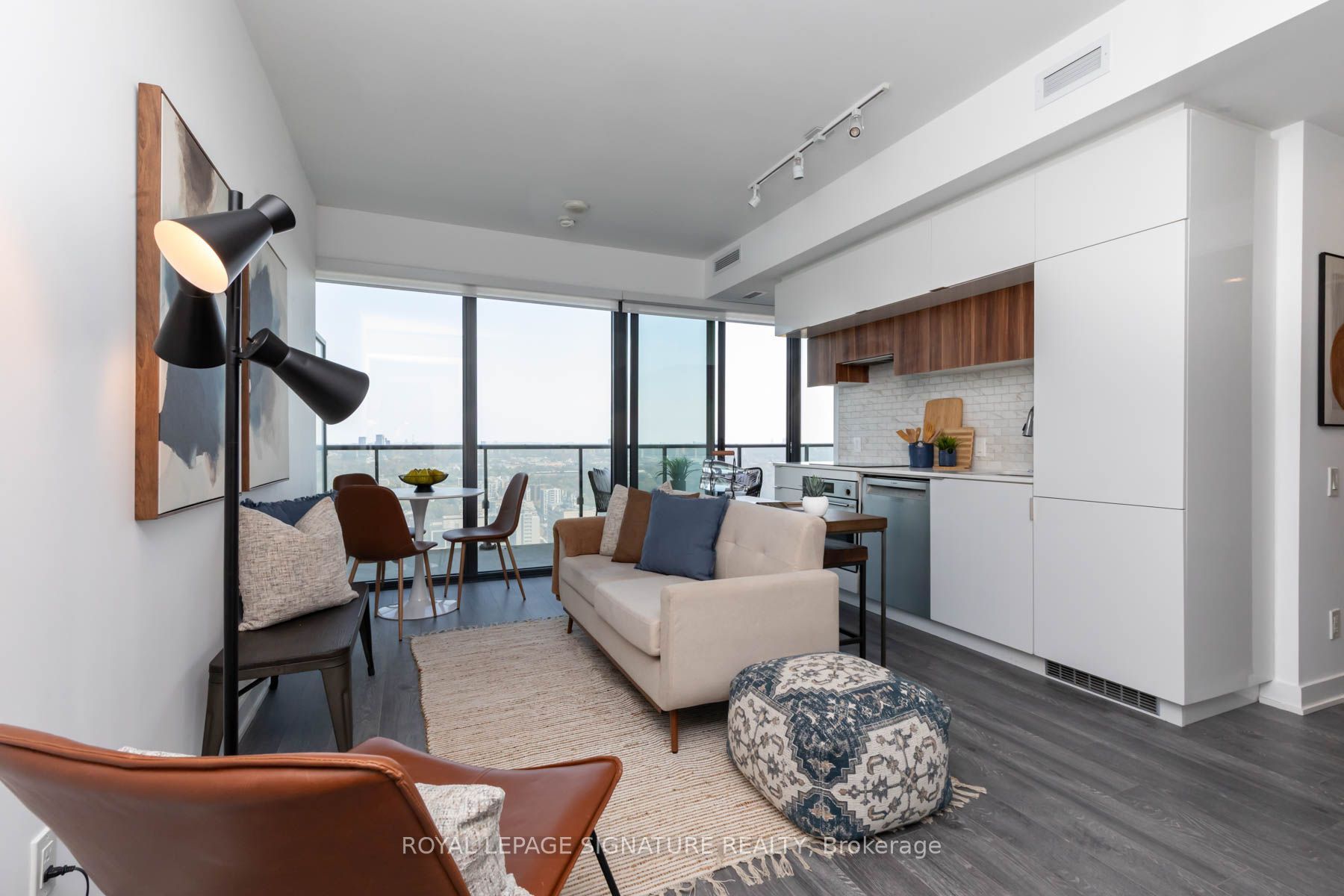 185 Roehampton Avenue 2805 Property Photo 5