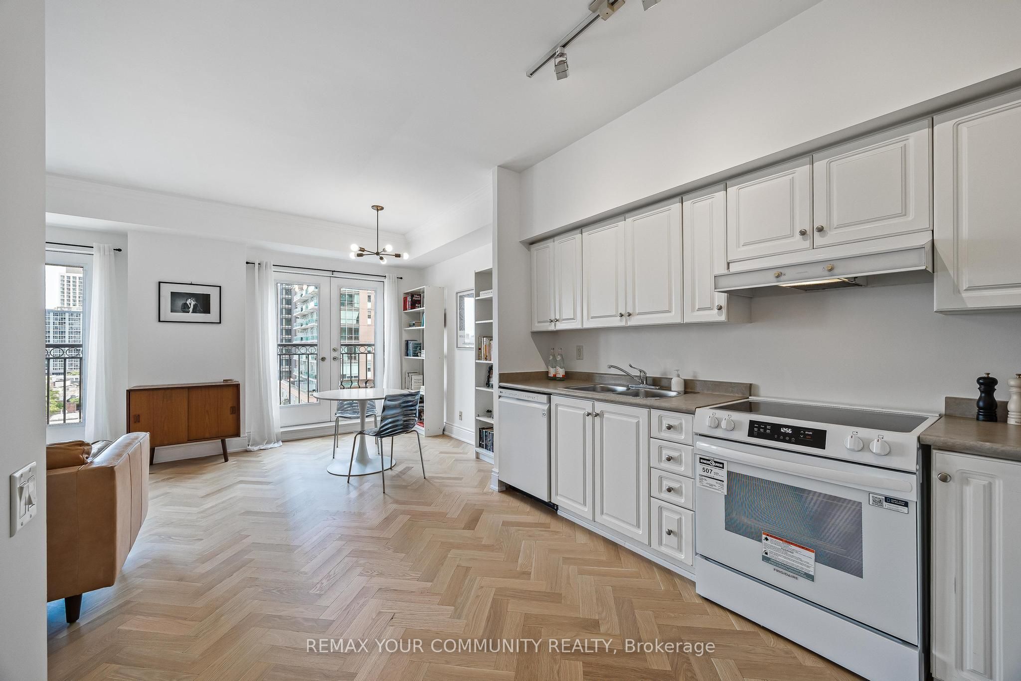 120 Lombard Street 901 Property Photo 16