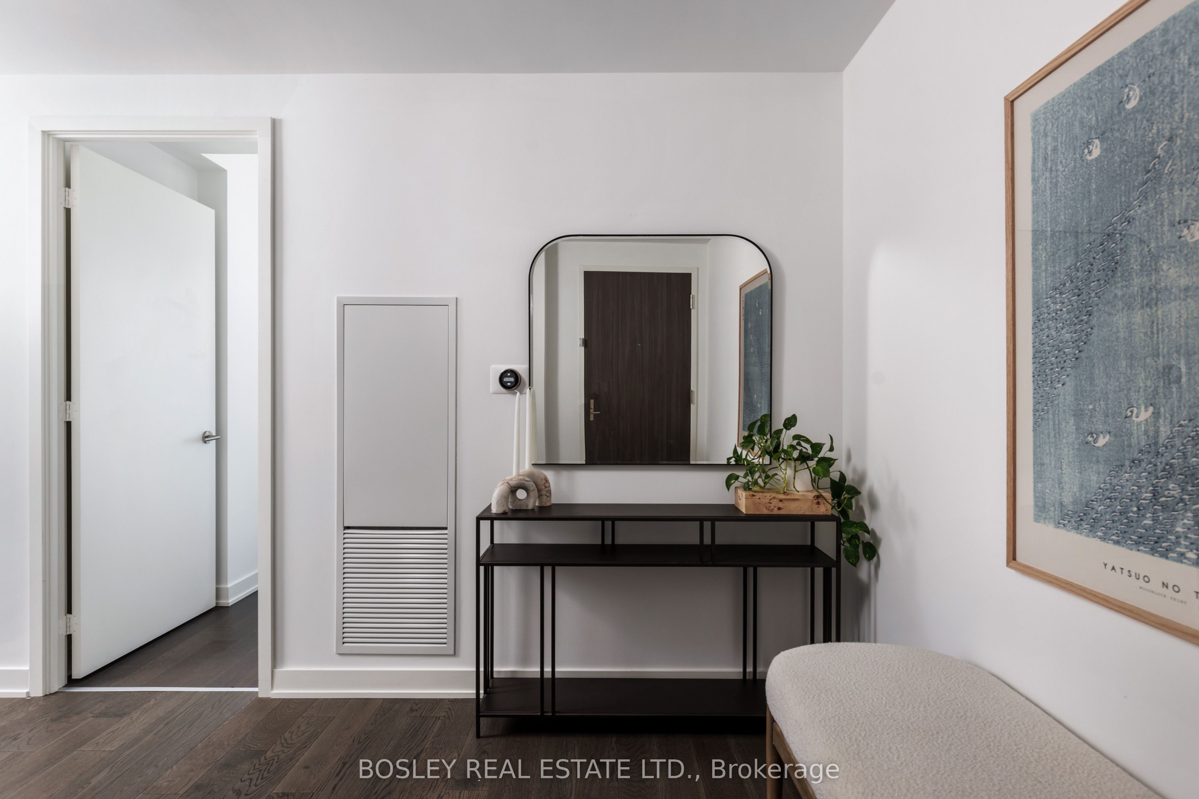 185 Roehampton Avenue 1702 Property Photo 2