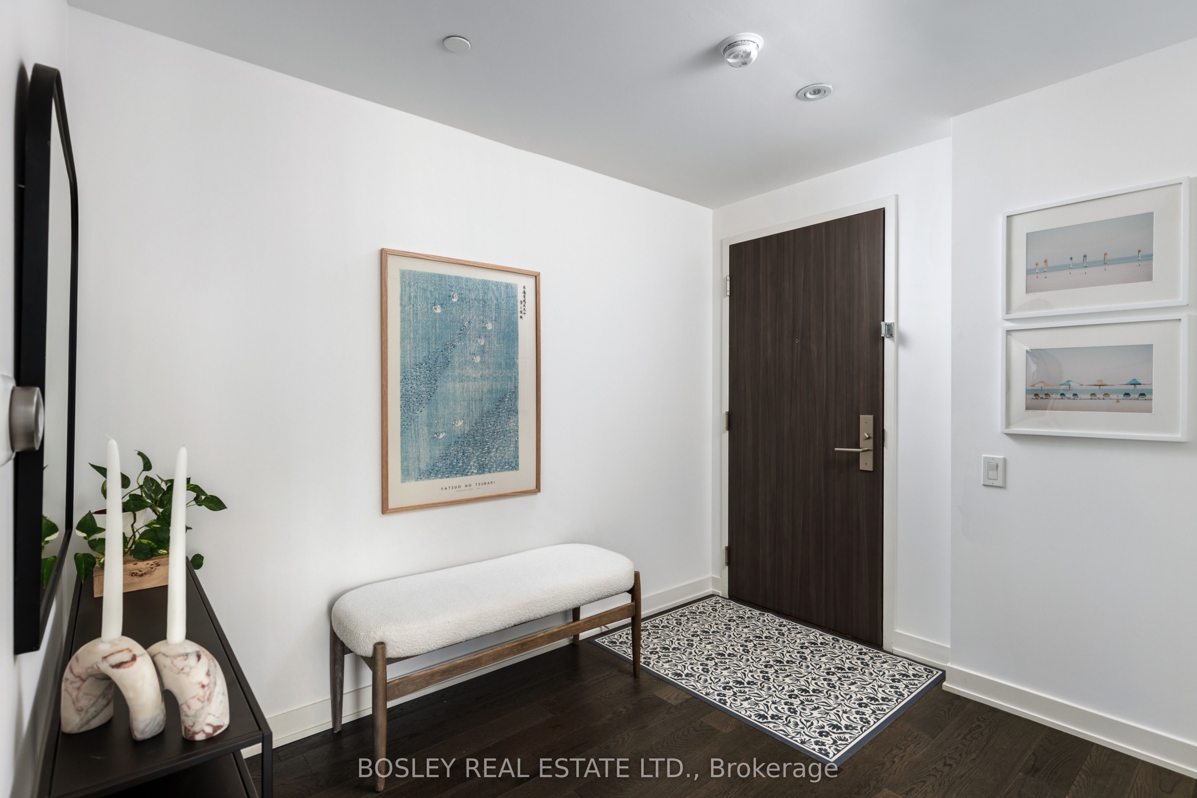 185 Roehampton Avenue 1702 Property Photo 3