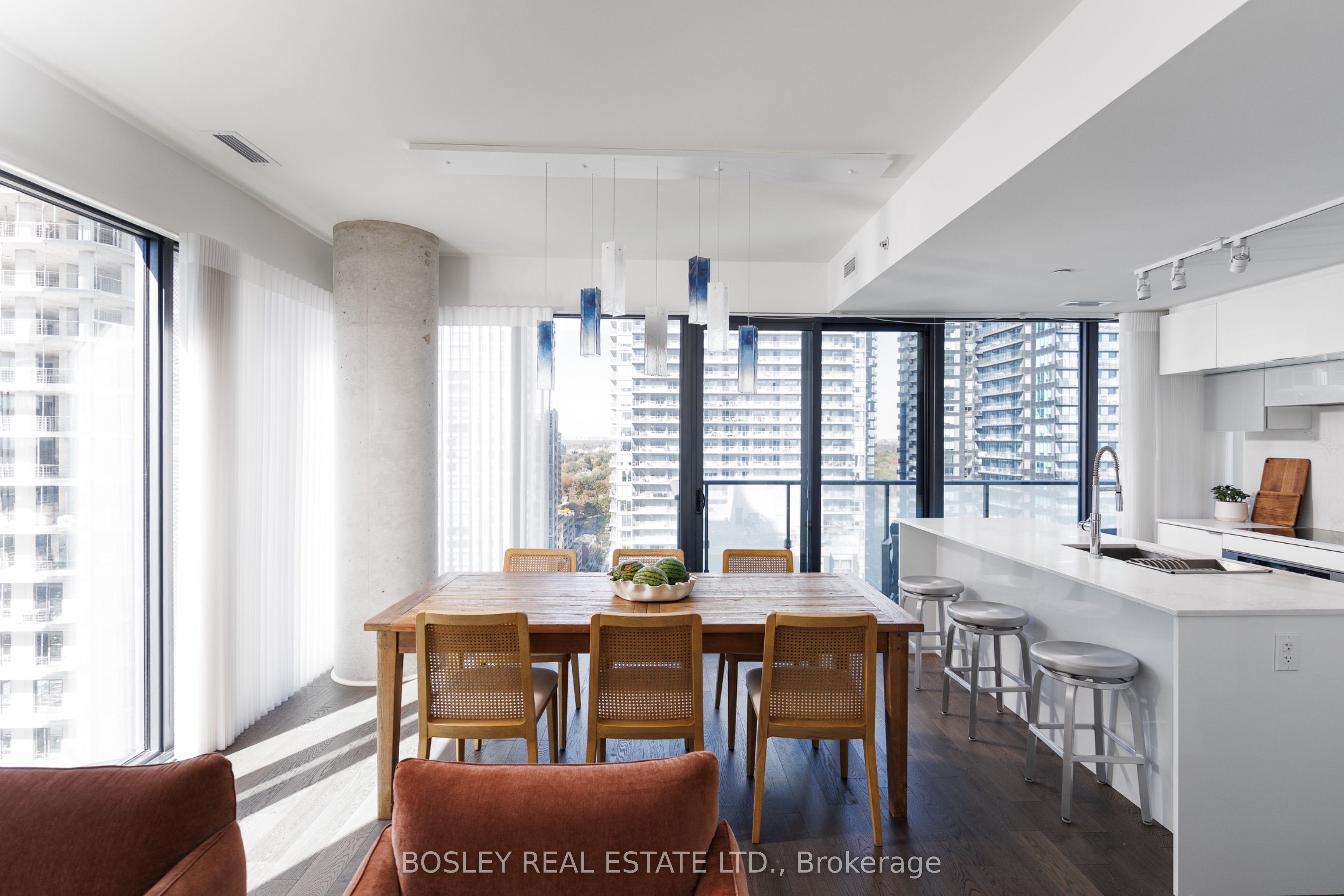 185 Roehampton Avenue 1702 Property Photo 8