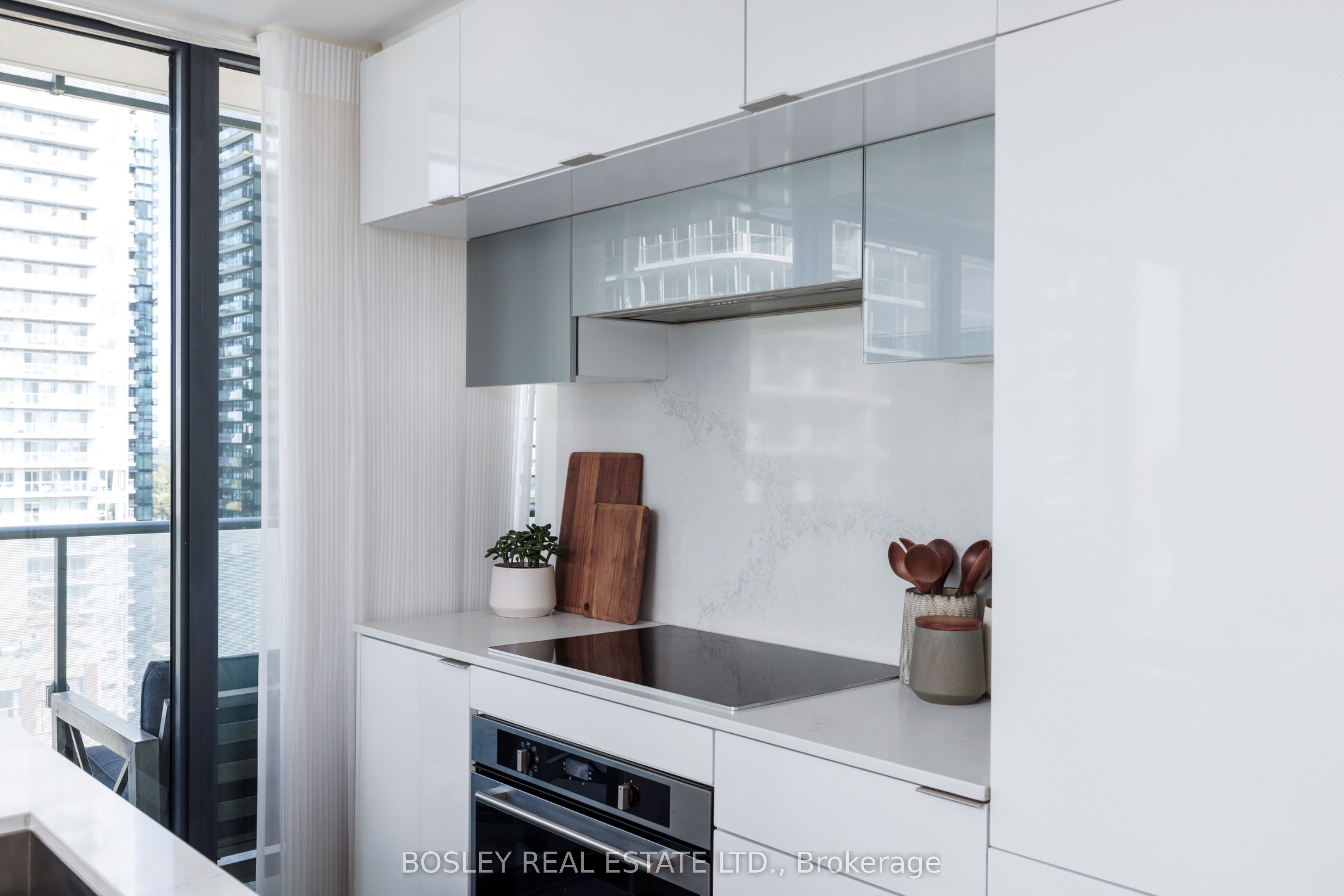 185 Roehampton Avenue 1702 Property Photo 15