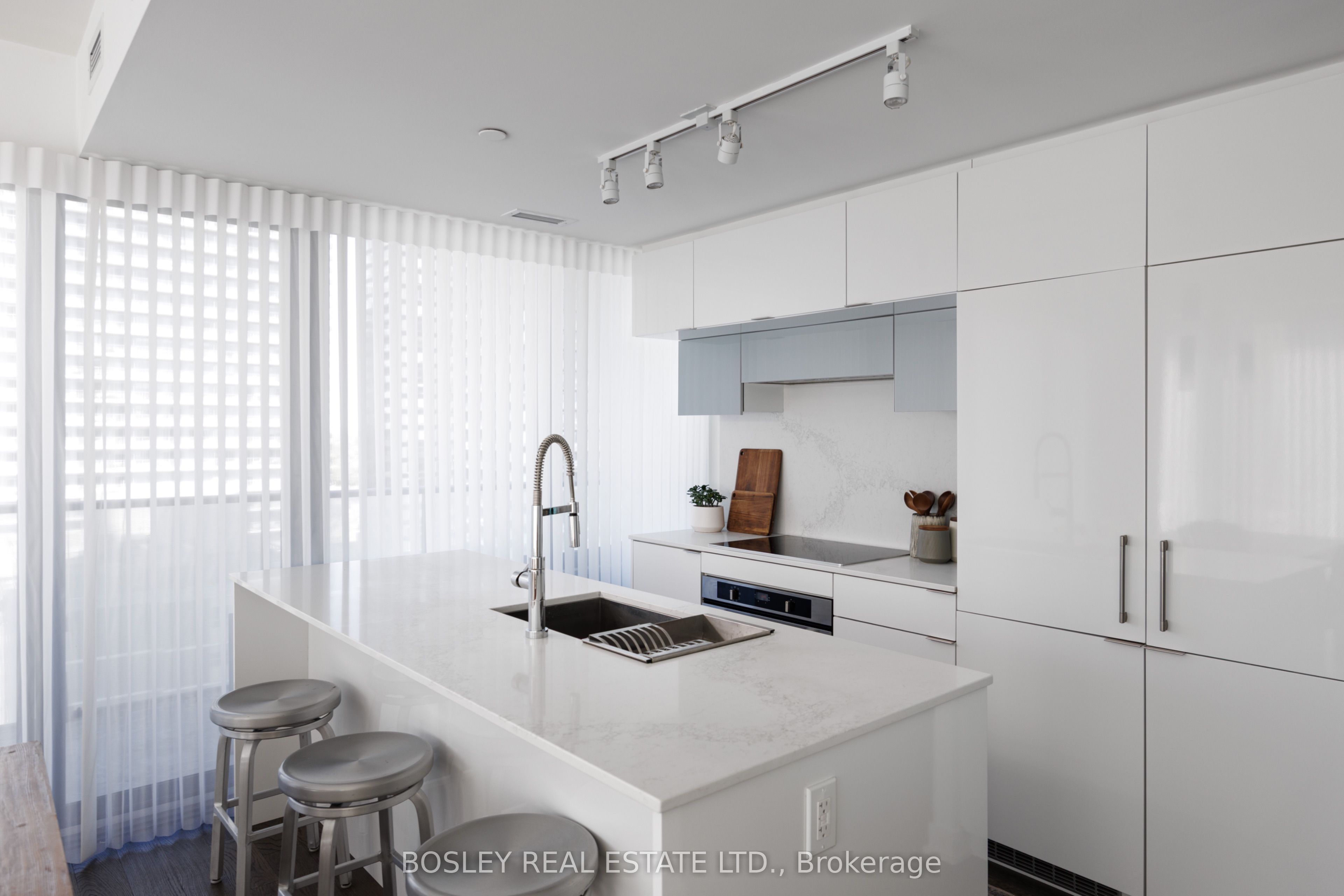 185 Roehampton Avenue 1702 Property Photo 16