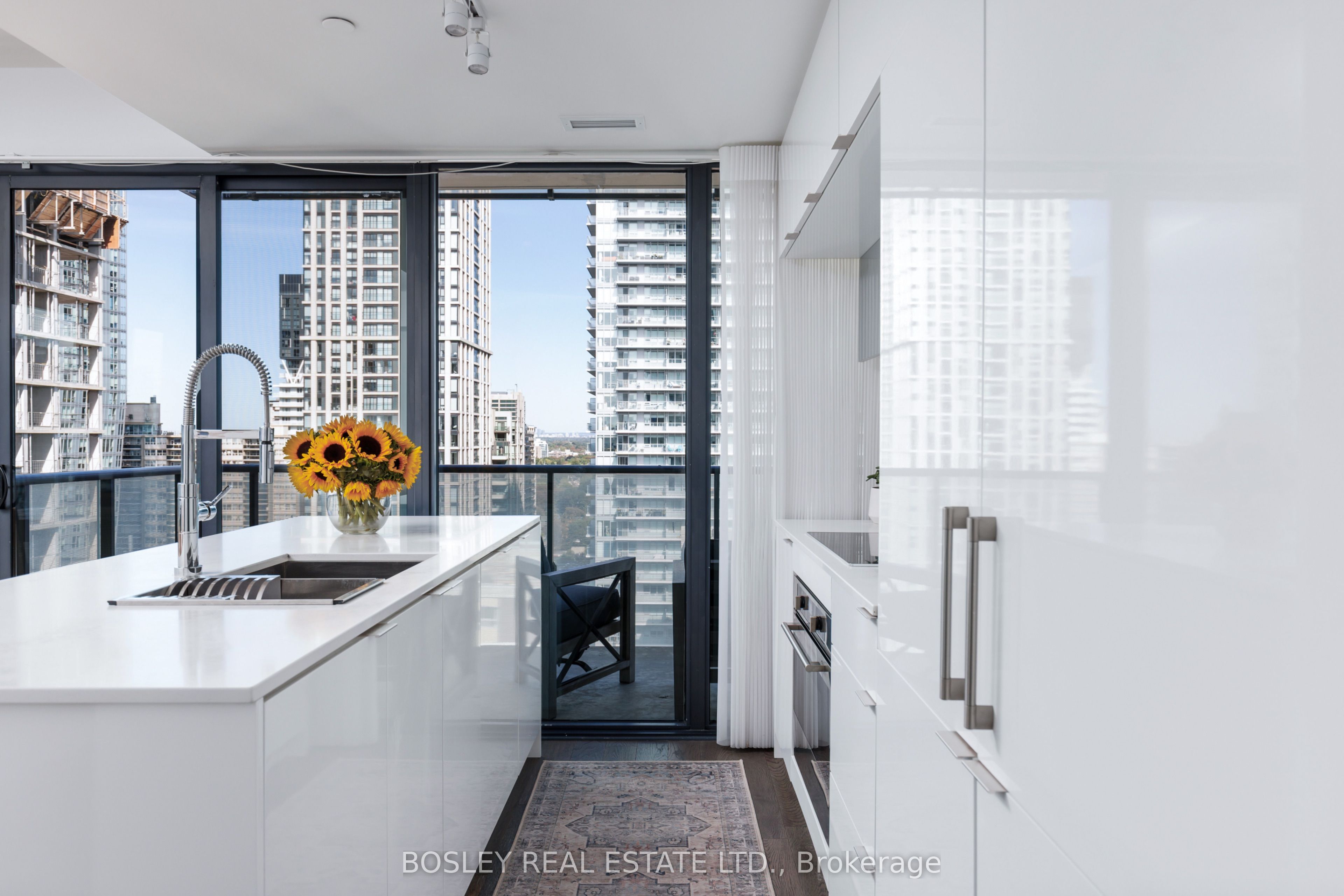 185 Roehampton Avenue 1702 Property Photo 17