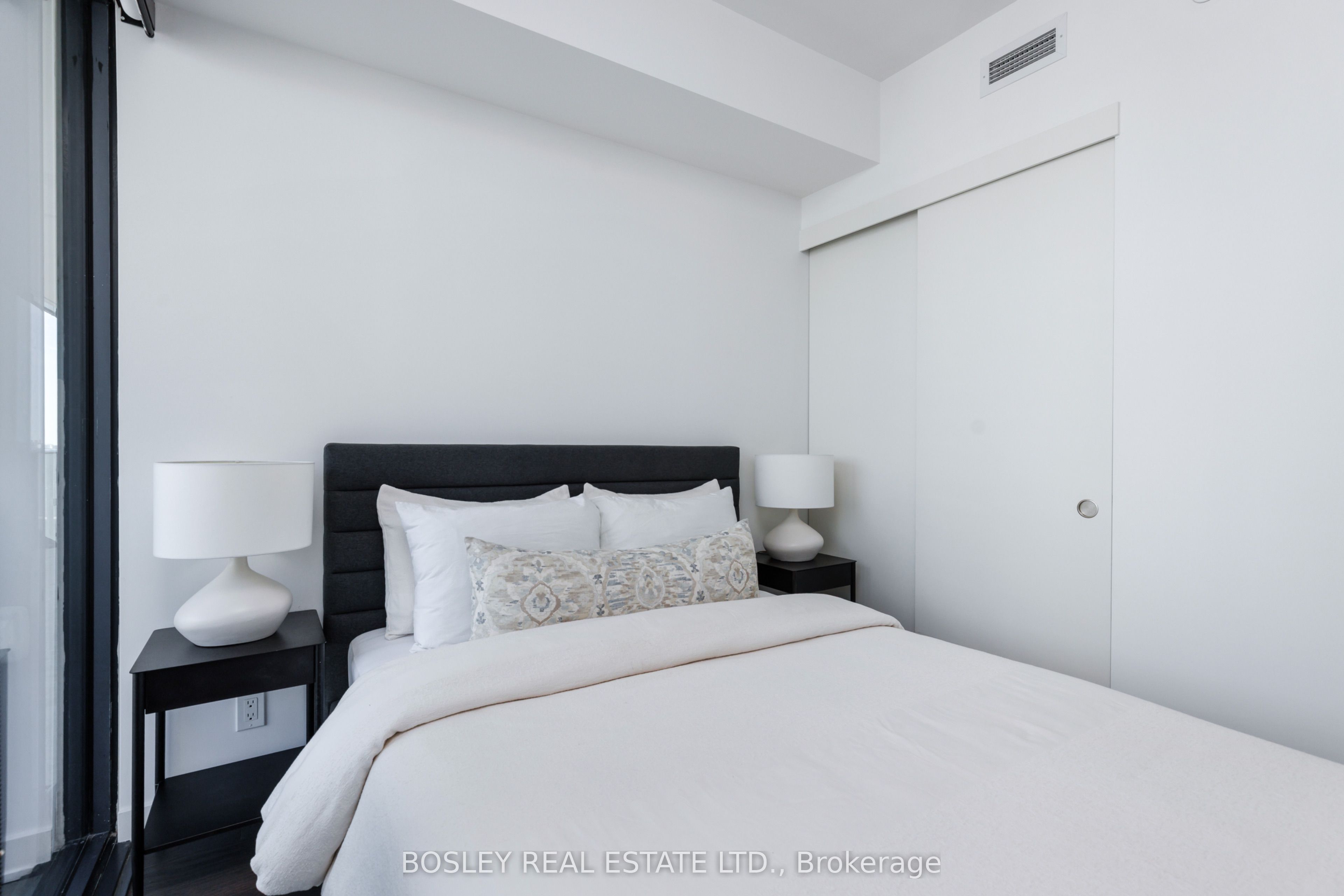 185 Roehampton Avenue 1702 Property Photo 36