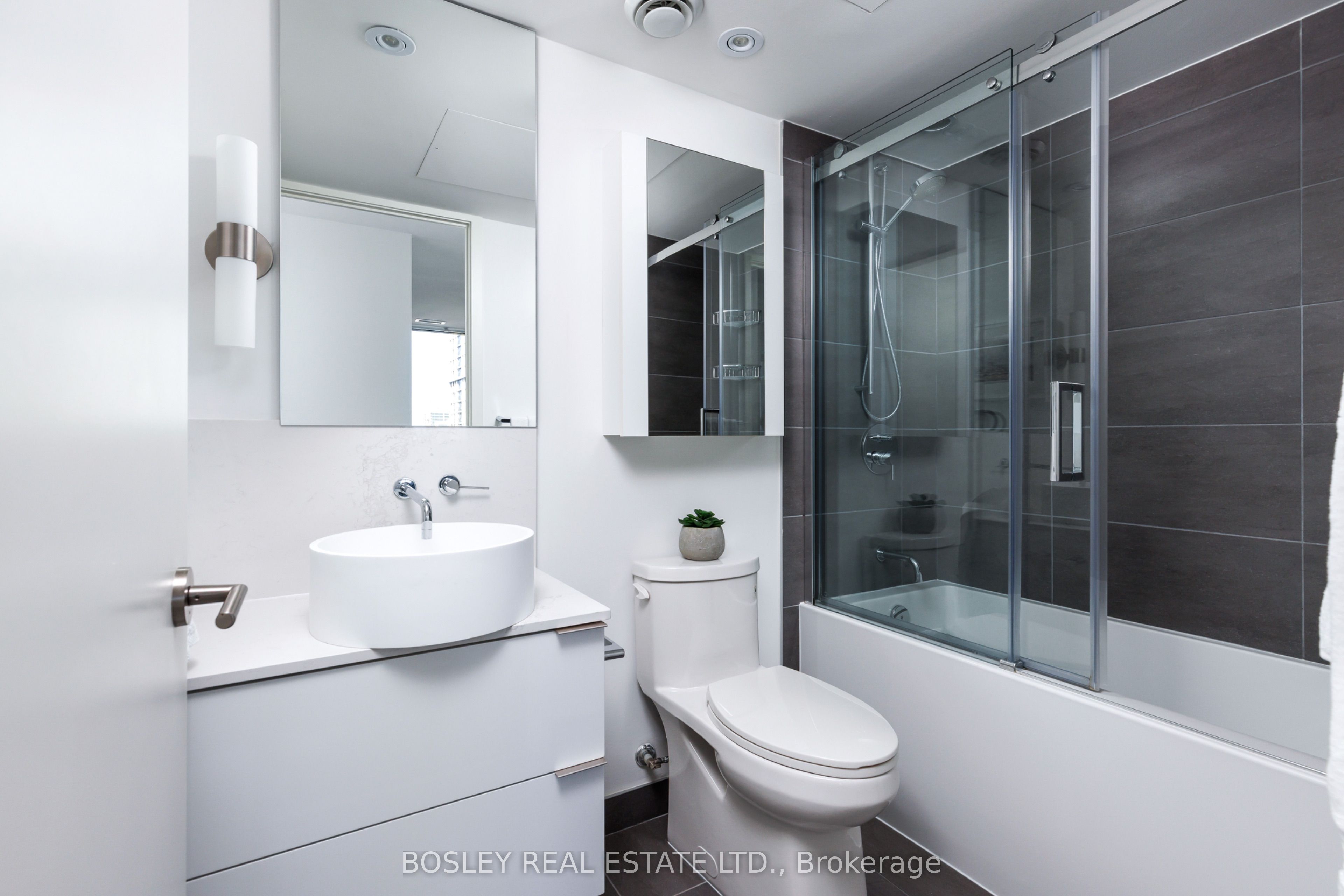 185 Roehampton Avenue 1702 Property Photo 37