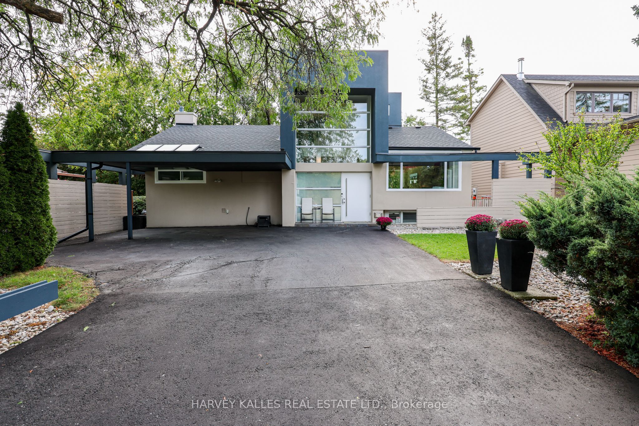 90 Berkinshaw Crescent Property Photo 3