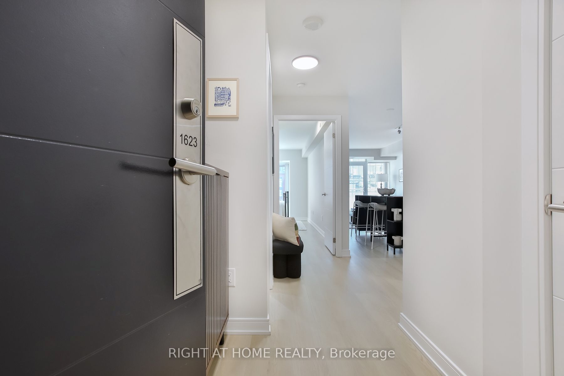 525 Adelaide Street W 1623 Property Photo 2