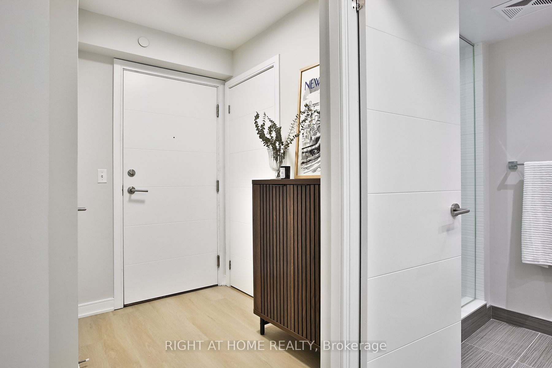 525 Adelaide Street W 1623 Property Photo 3