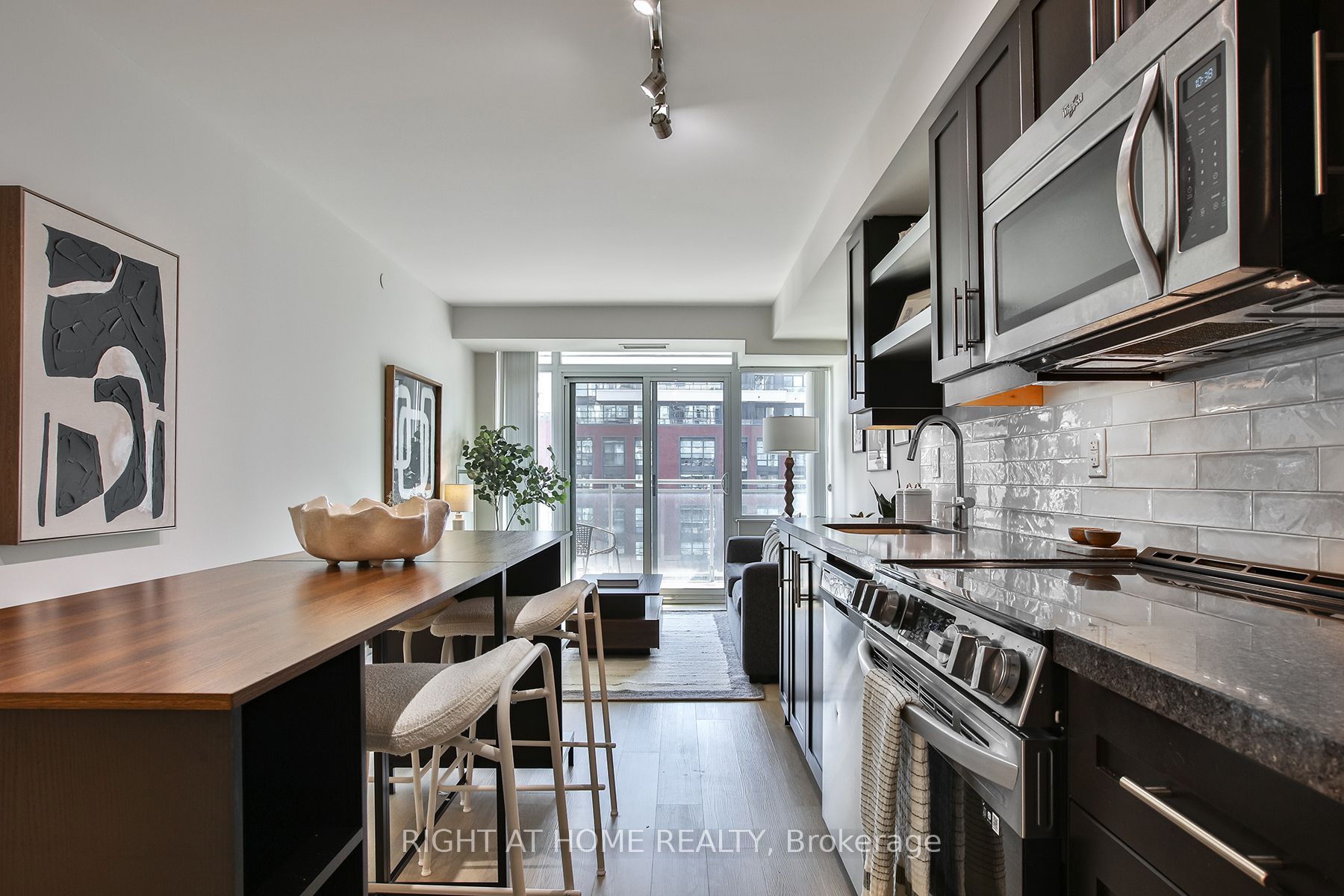 525 Adelaide Street W 1623 Property Photo 4
