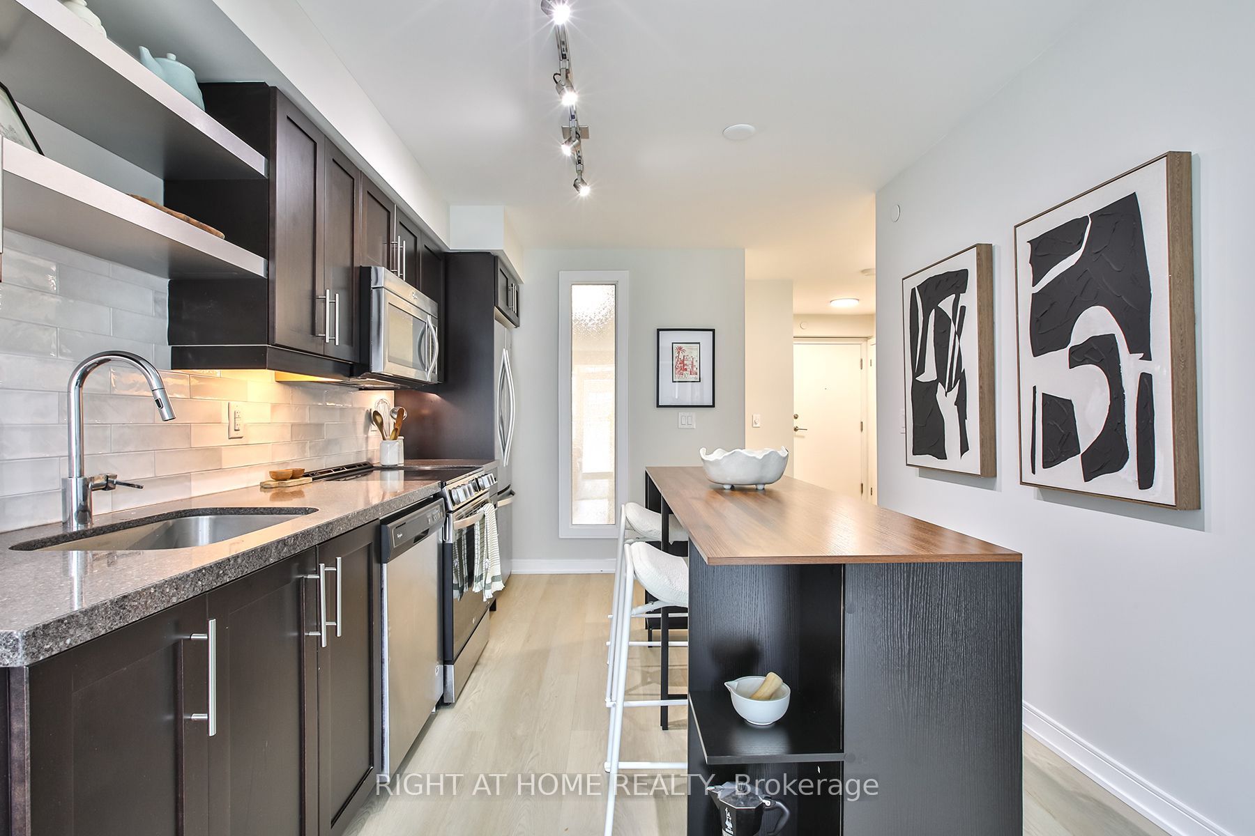 525 Adelaide Street W 1623 Property Photo 8