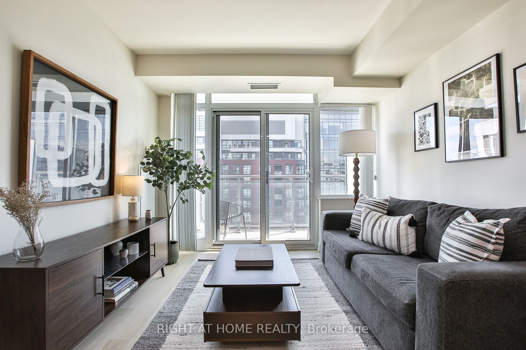 525 Adelaide Street W 1623 Property Photo 9