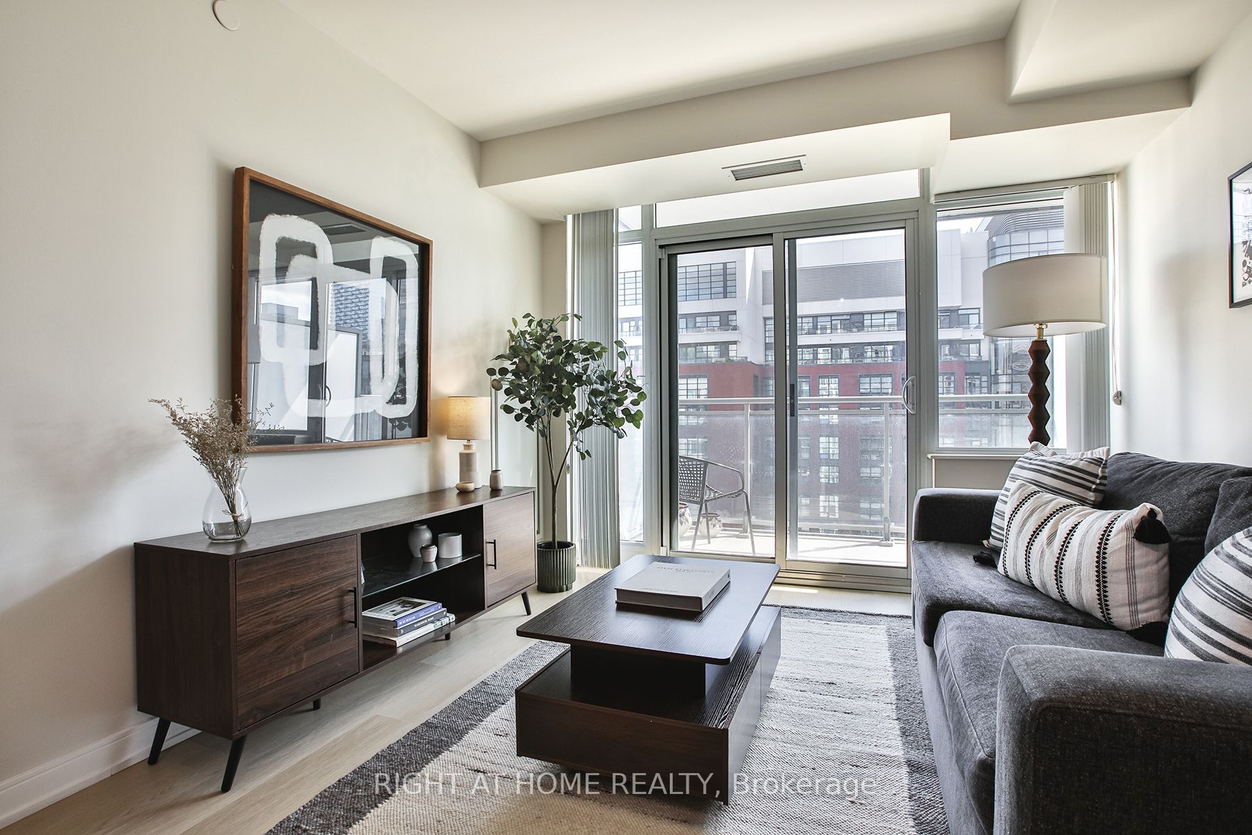525 Adelaide Street W 1623 Property Photo 10