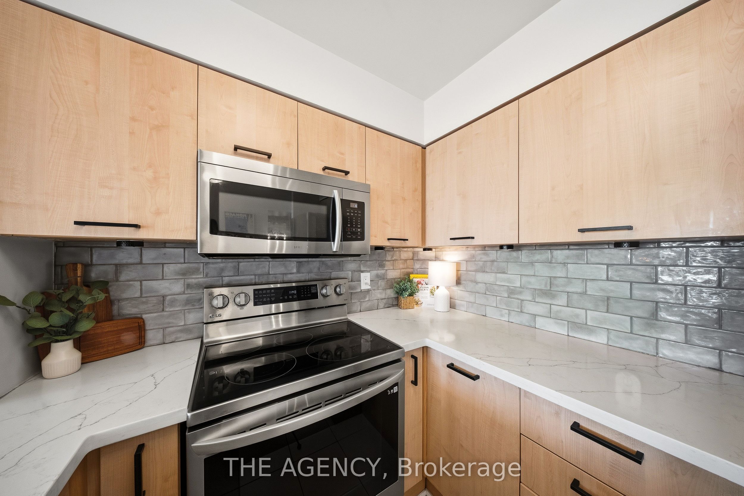 51 Harrison Garden Boulevard 809 Property Photo 6