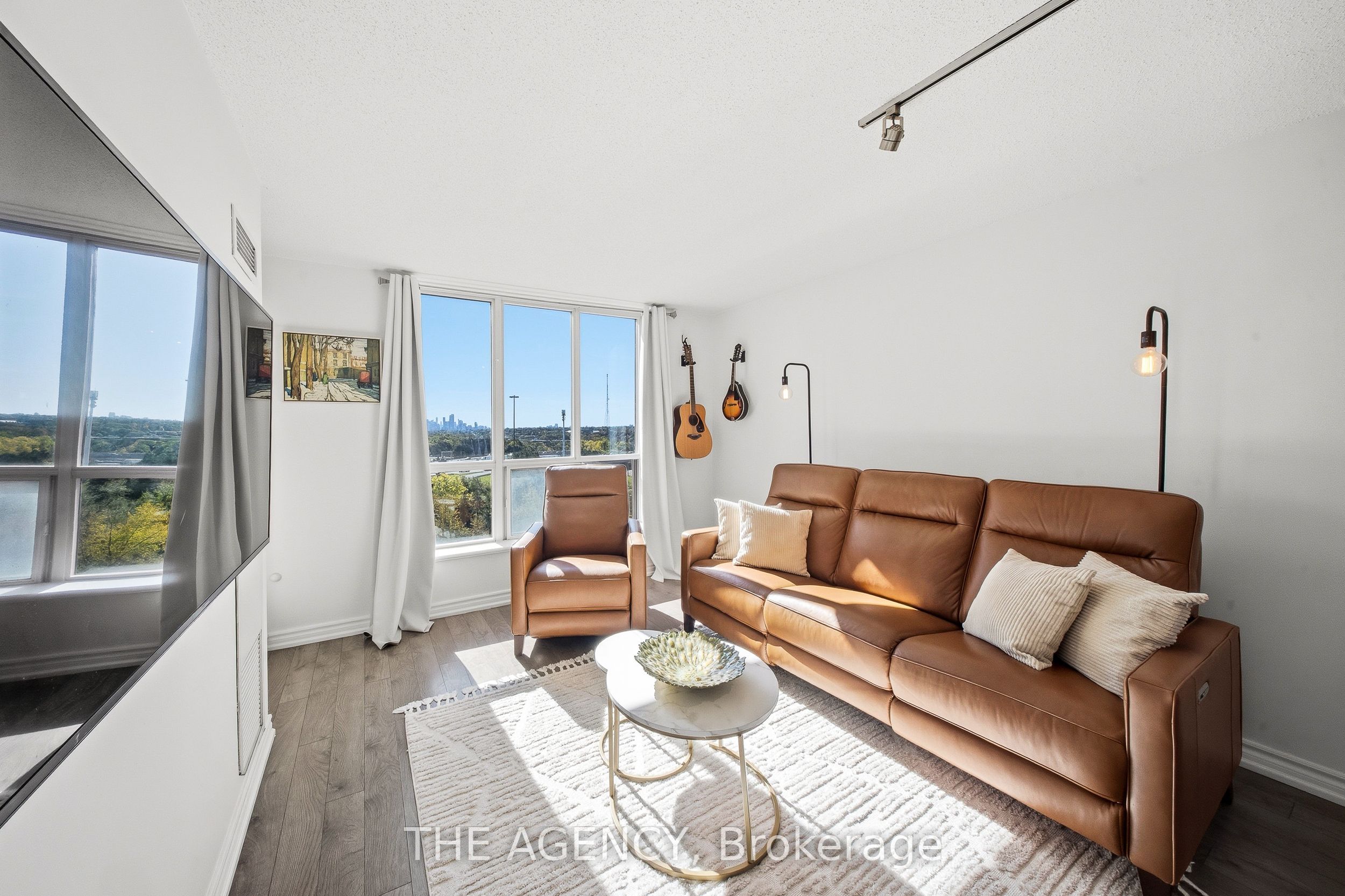 51 Harrison Garden Boulevard 809 Property Photo 13