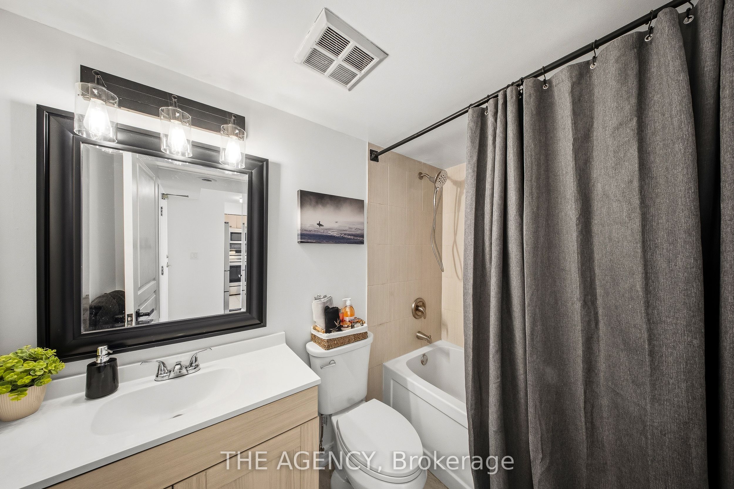 51 Harrison Garden Boulevard 809 Property Photo 17