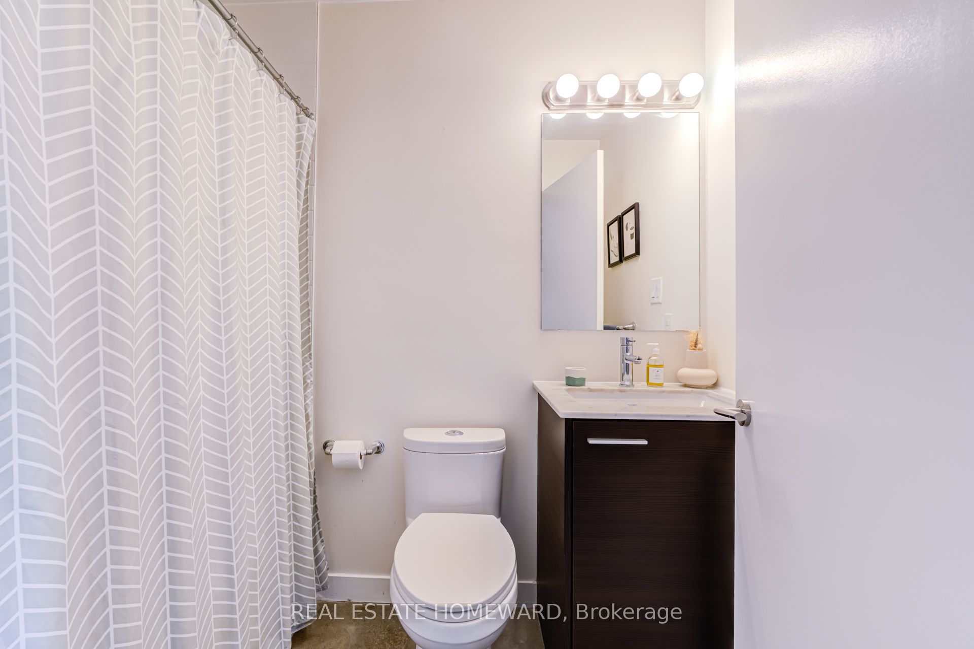 549 King Street E 310 Property Photo 15
