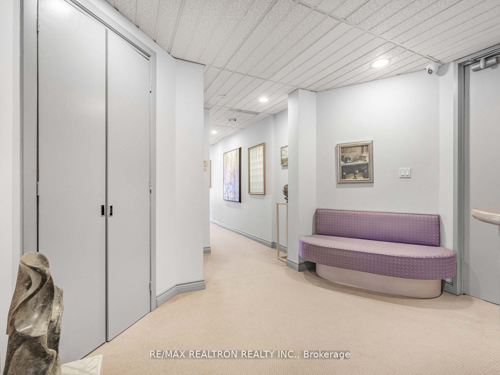 120 Carlton Street 404 Property Photo 4