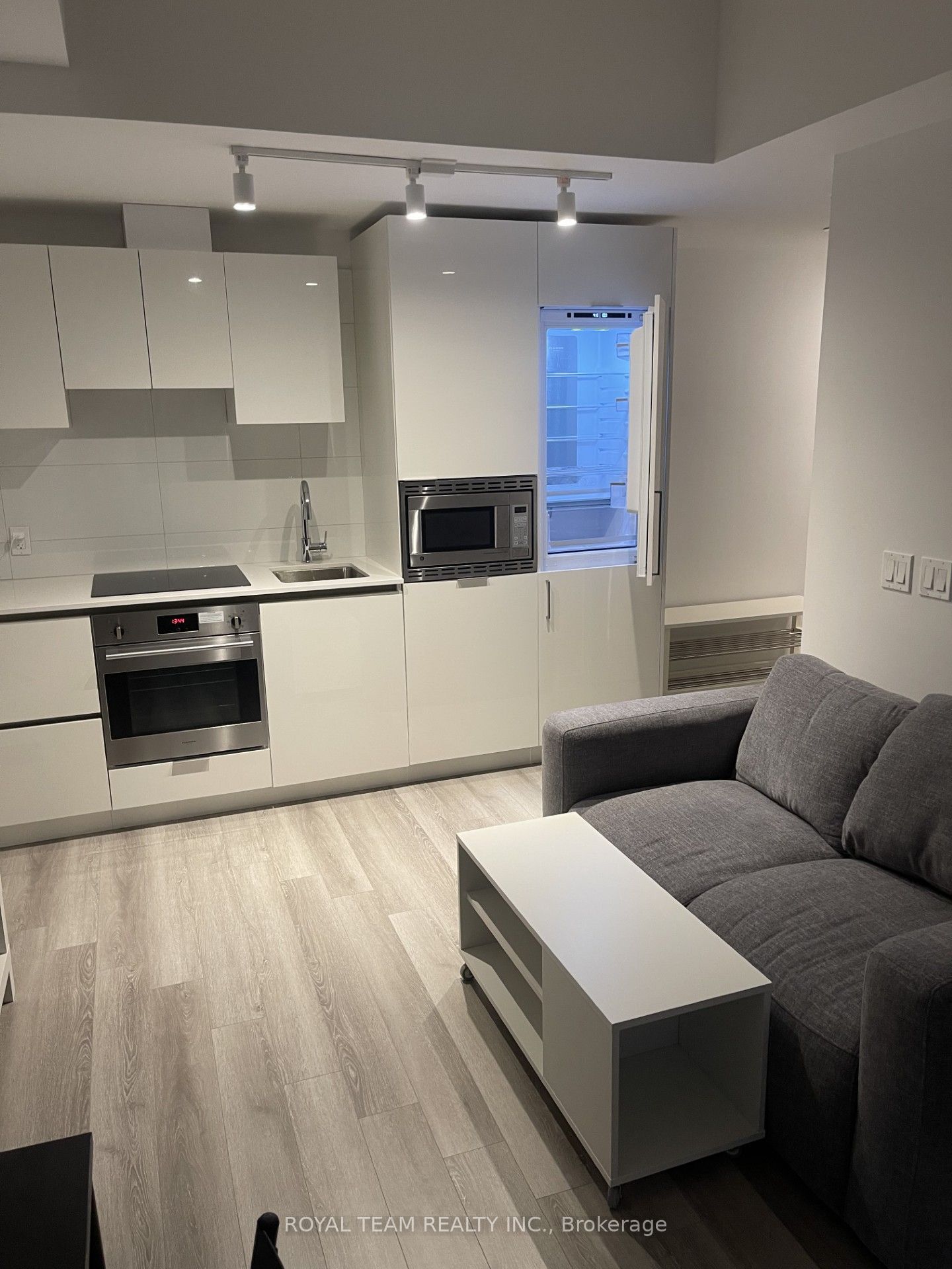 238 Simcoe Street W 1406 Property Photo 5