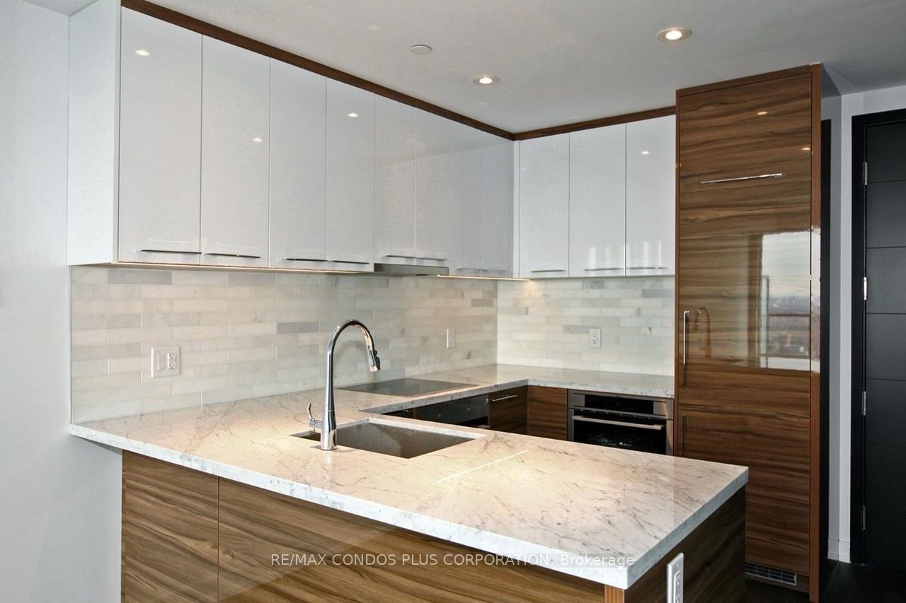 488 University Avenue 3811 Property Photo 3