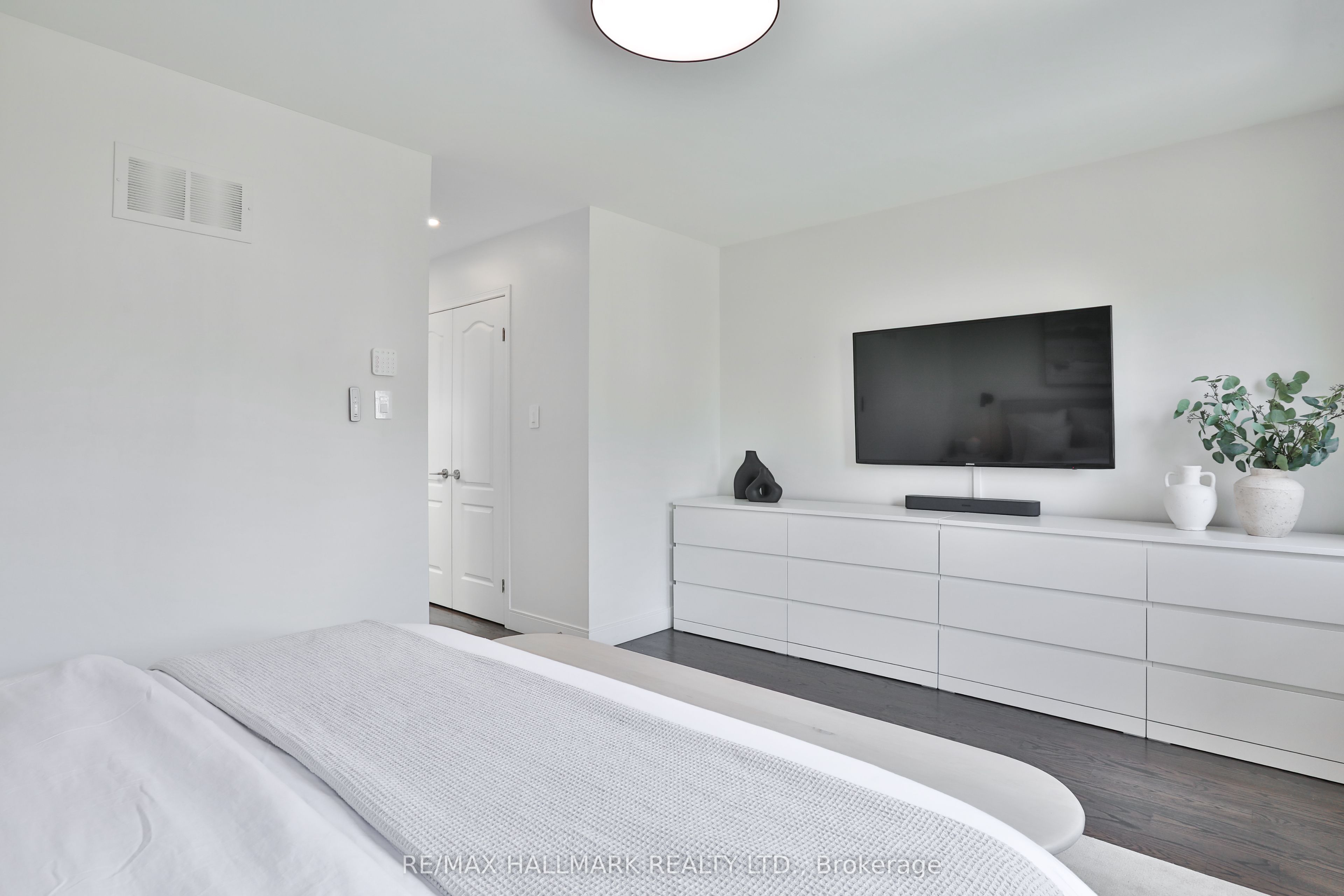 163 Roe Avenue Property Photo 23