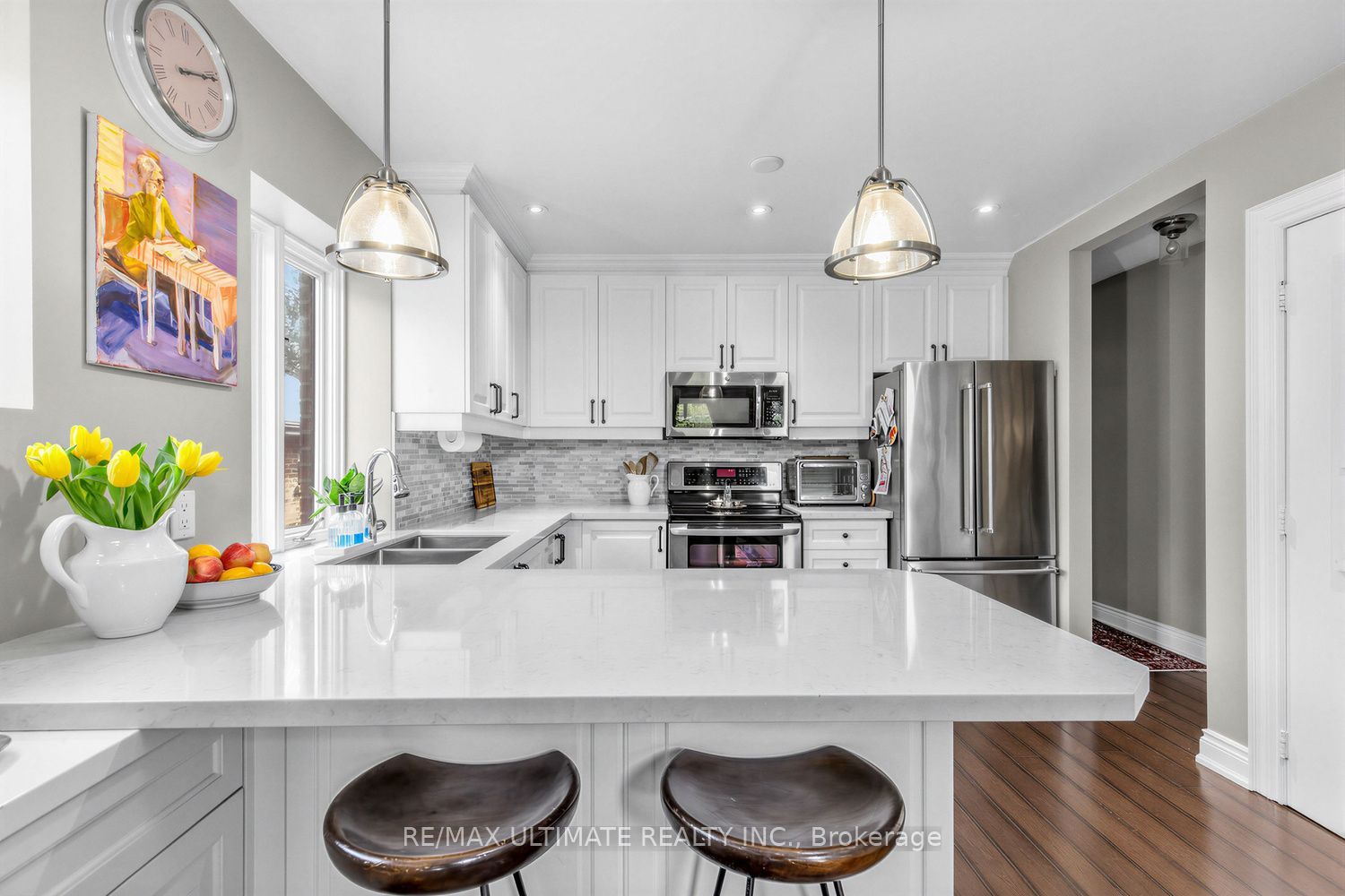 185 Castlefield Avenue Property Photo 4