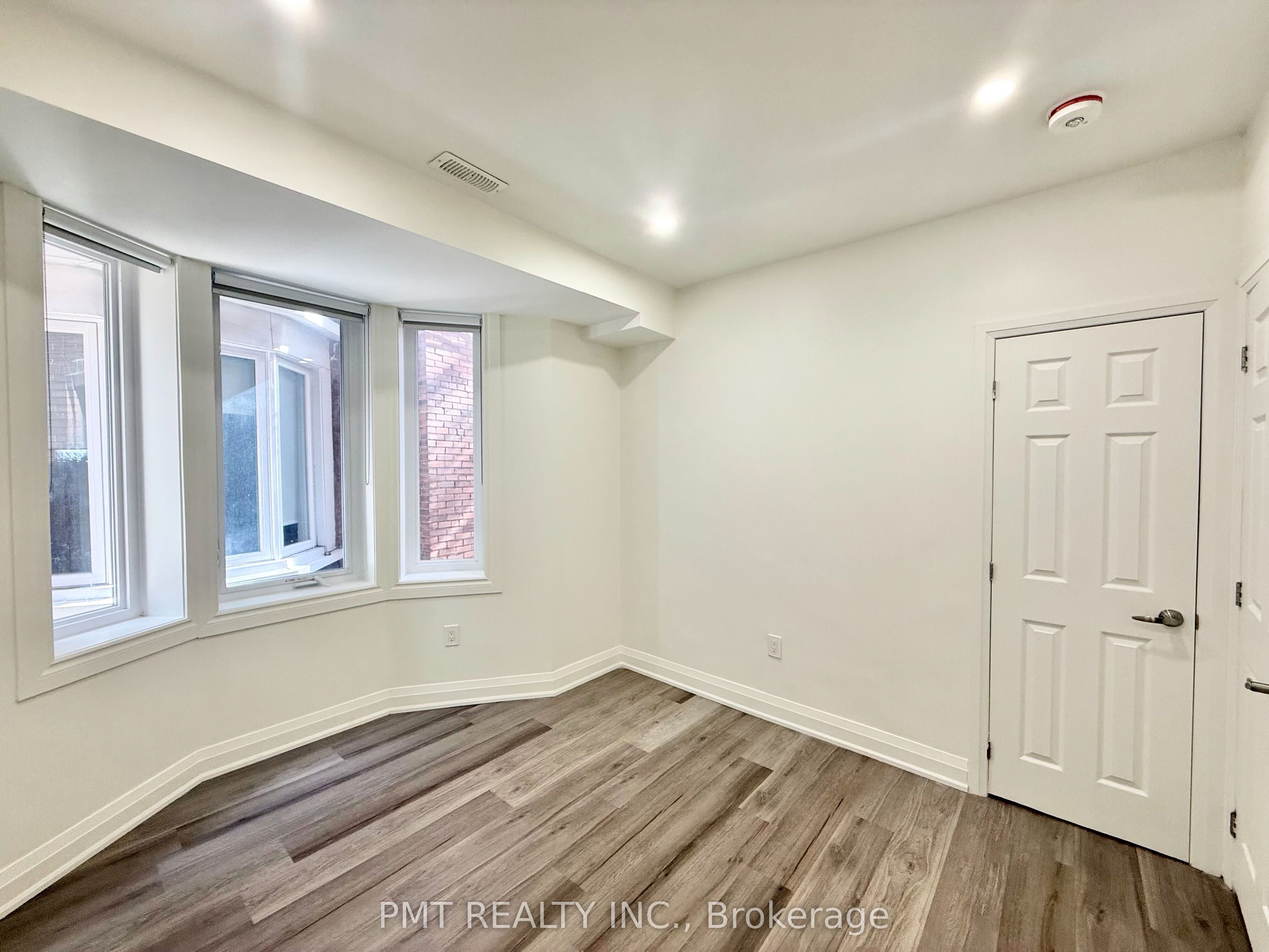 8 Rusholme Park Crescent Main Property Photo 5