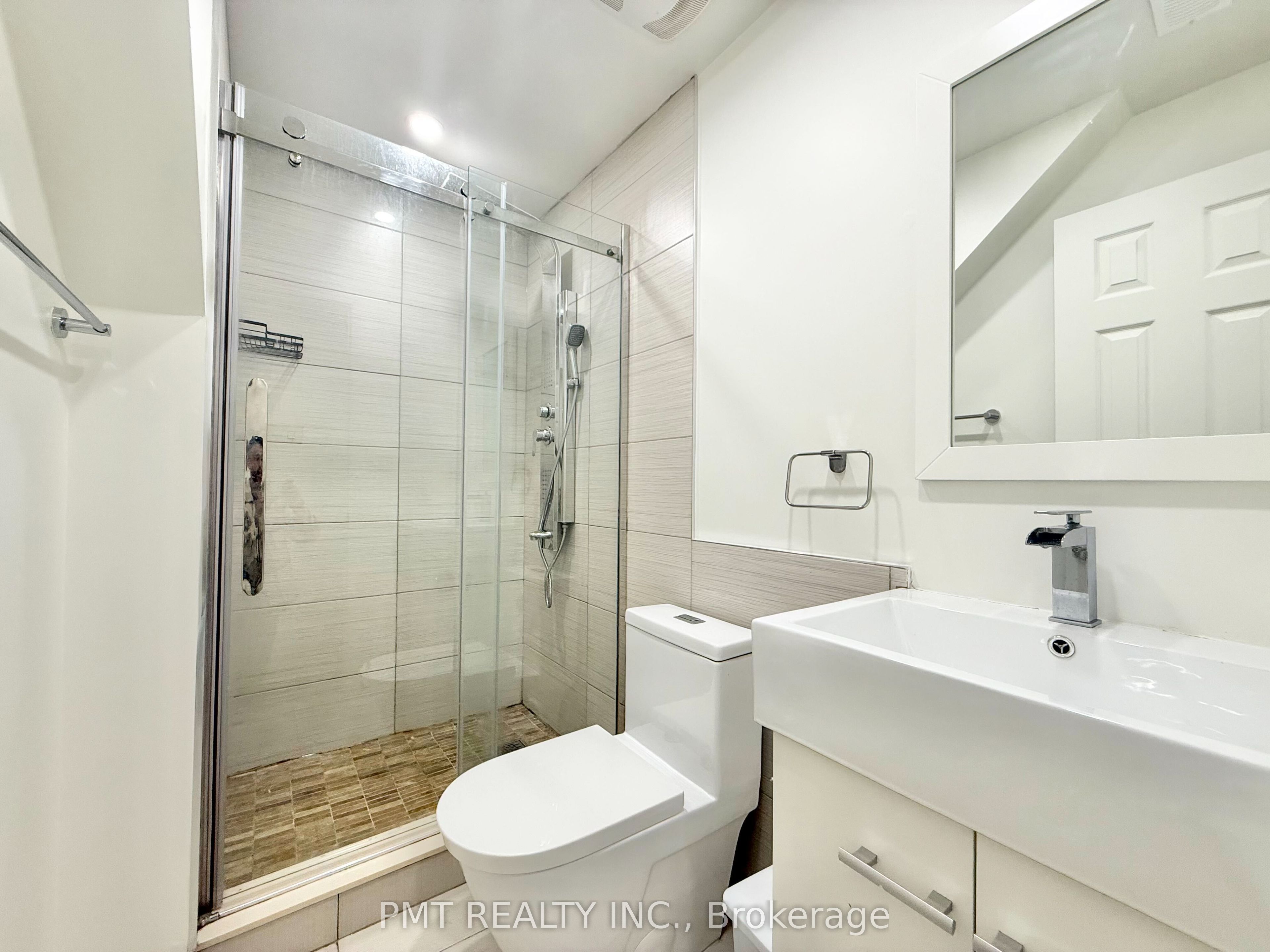 8 Rusholme Park Crescent Main Property Photo 8