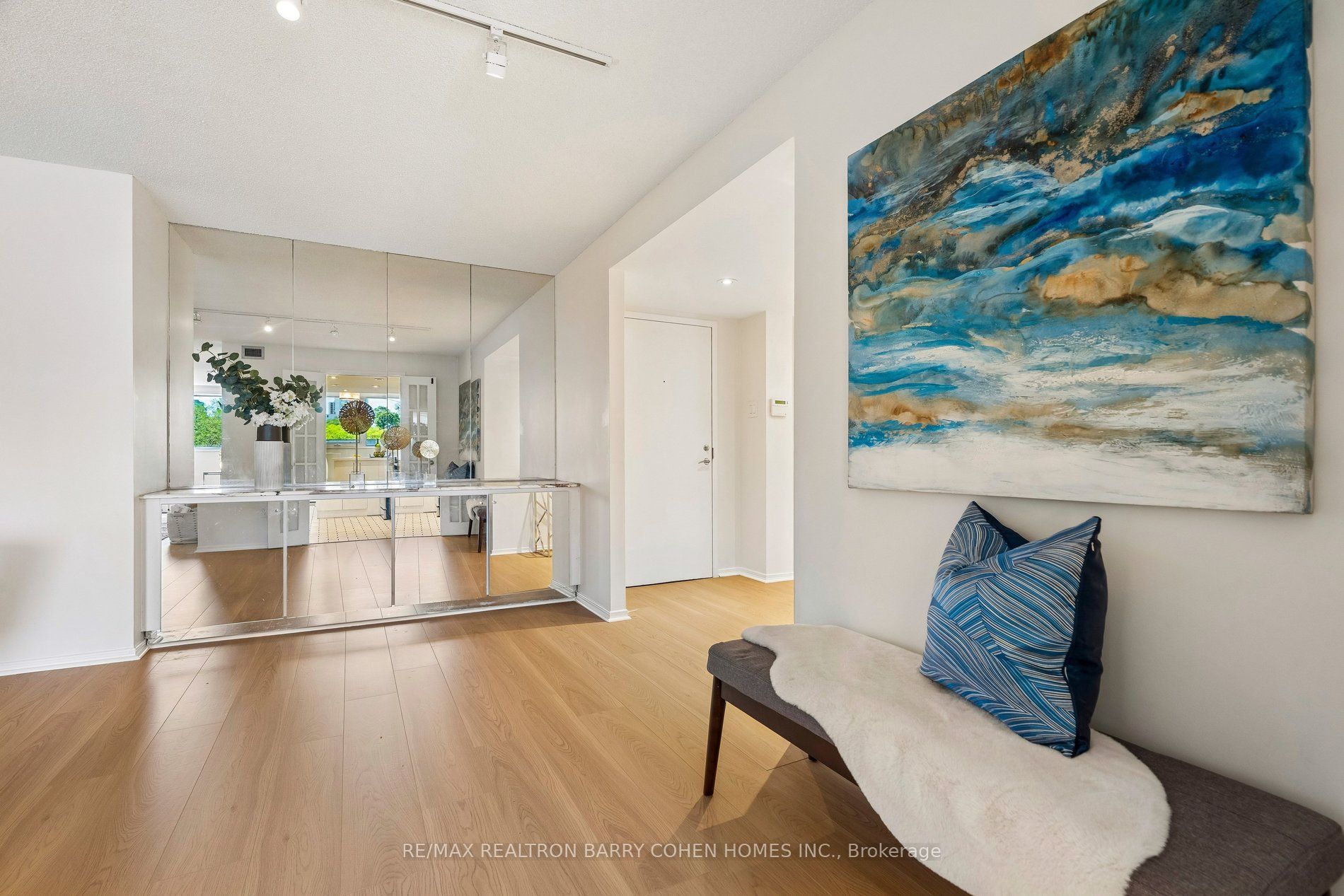 360 Bloor Street E 301 Property Photo 3