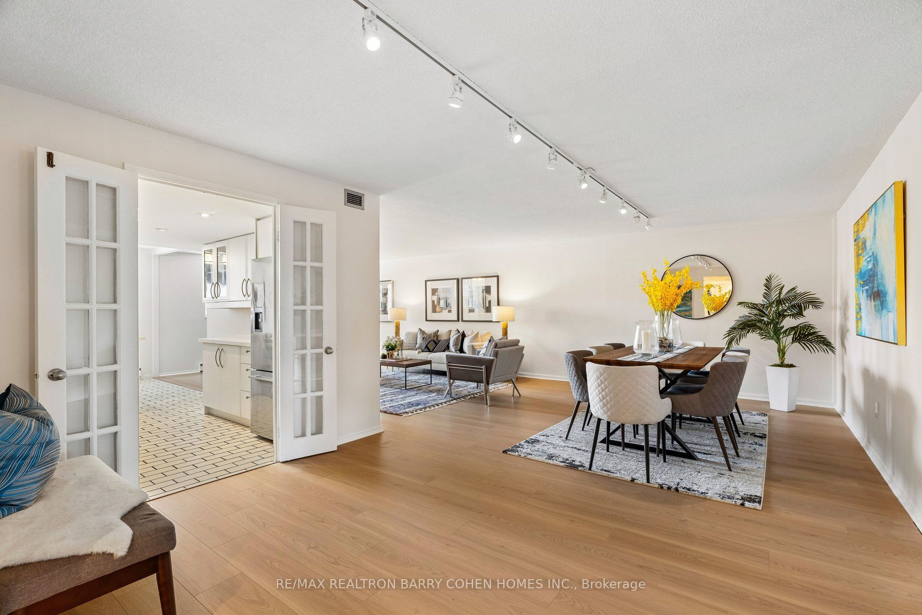 360 Bloor Street E 301 Property Photo 6
