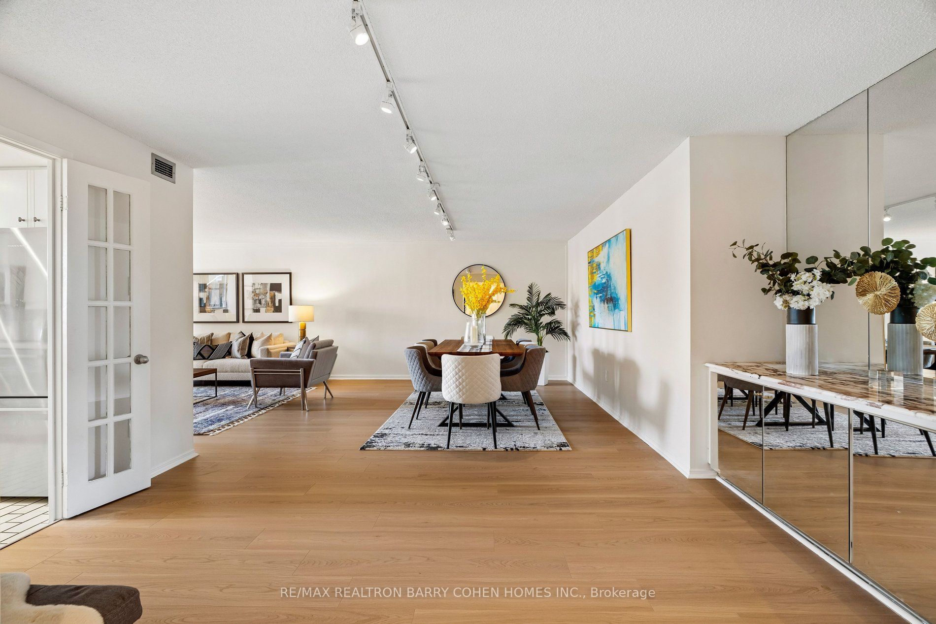 360 Bloor Street E 301 Property Photo 7