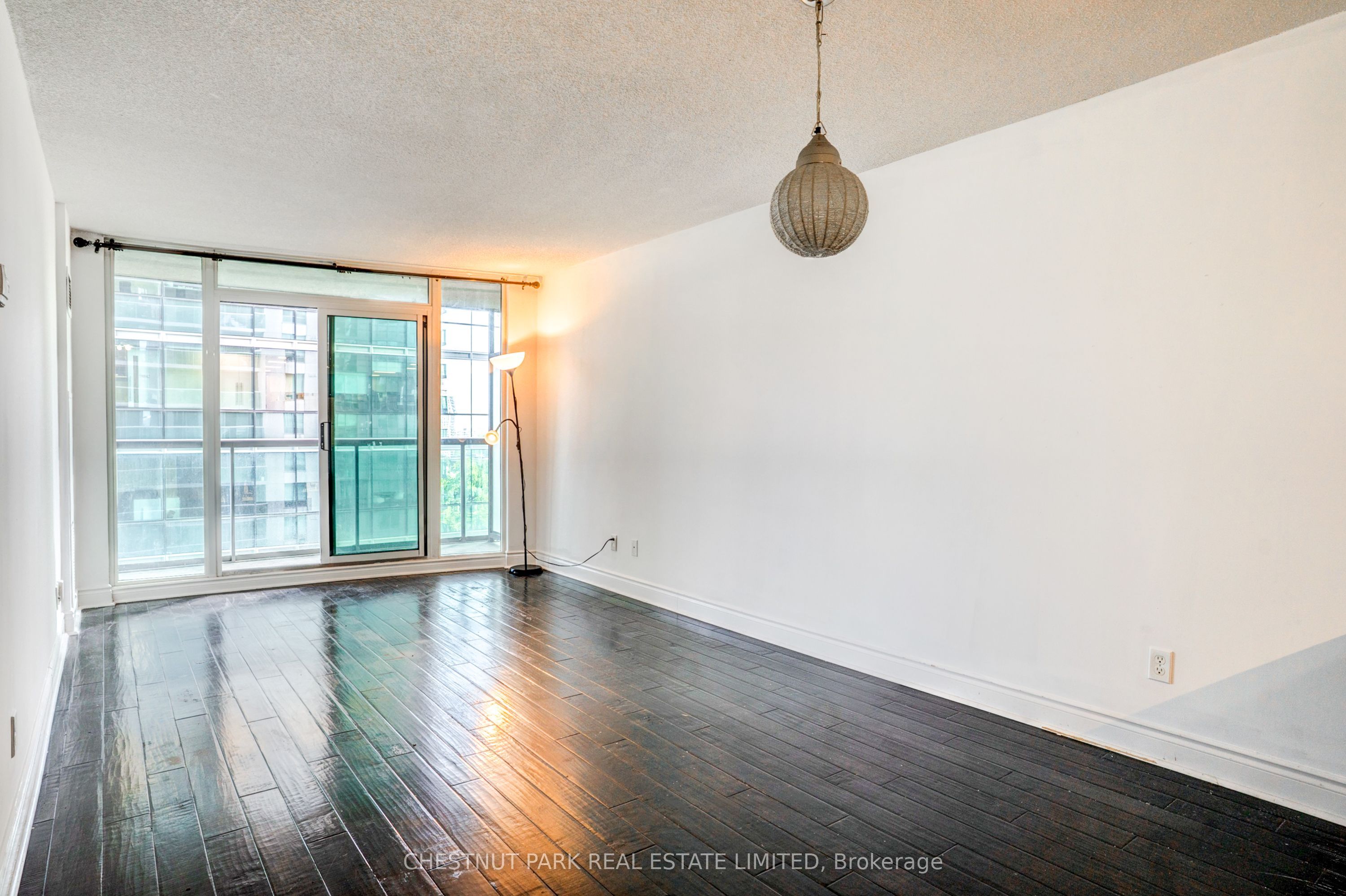 30 Grand Trunk Crescent 1008 Property Photo 2