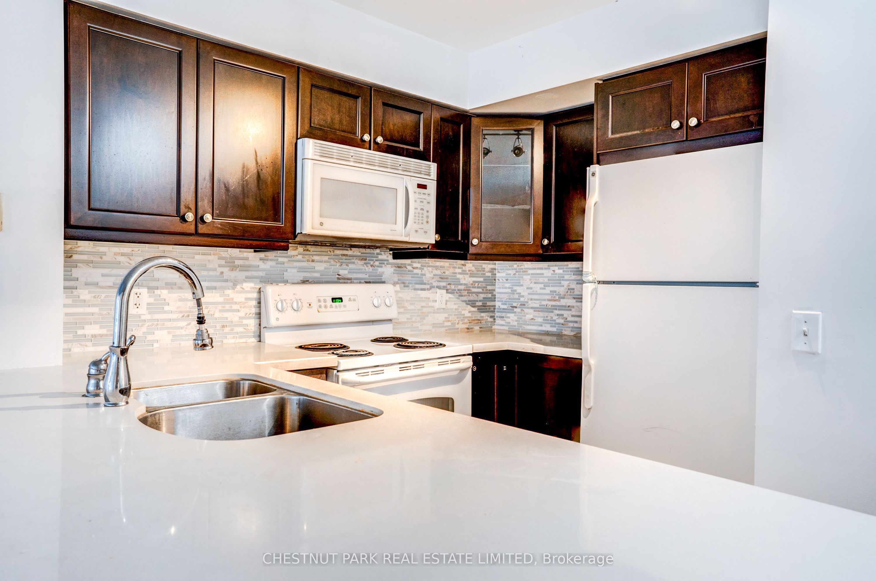 30 Grand Trunk Crescent 1008 Property Photo 9