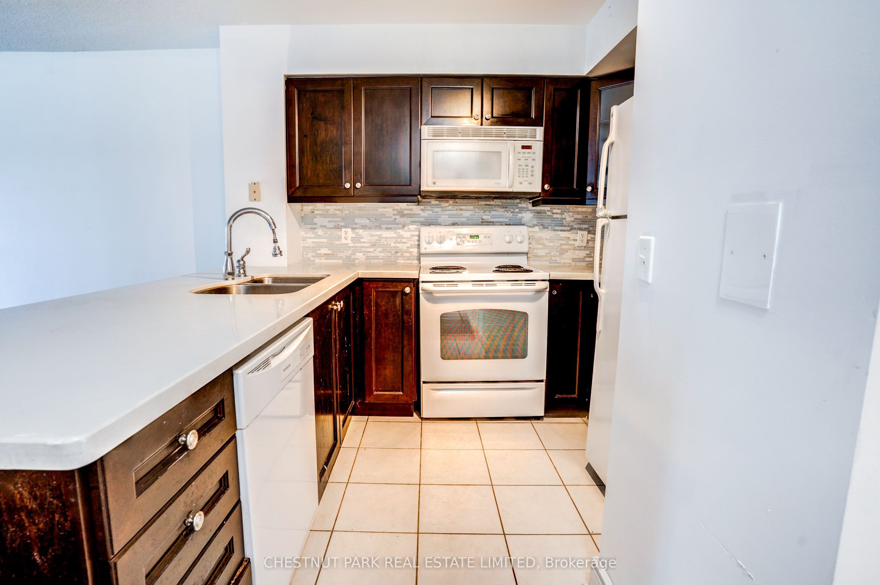 30 Grand Trunk Crescent 1008 Property Photo 10
