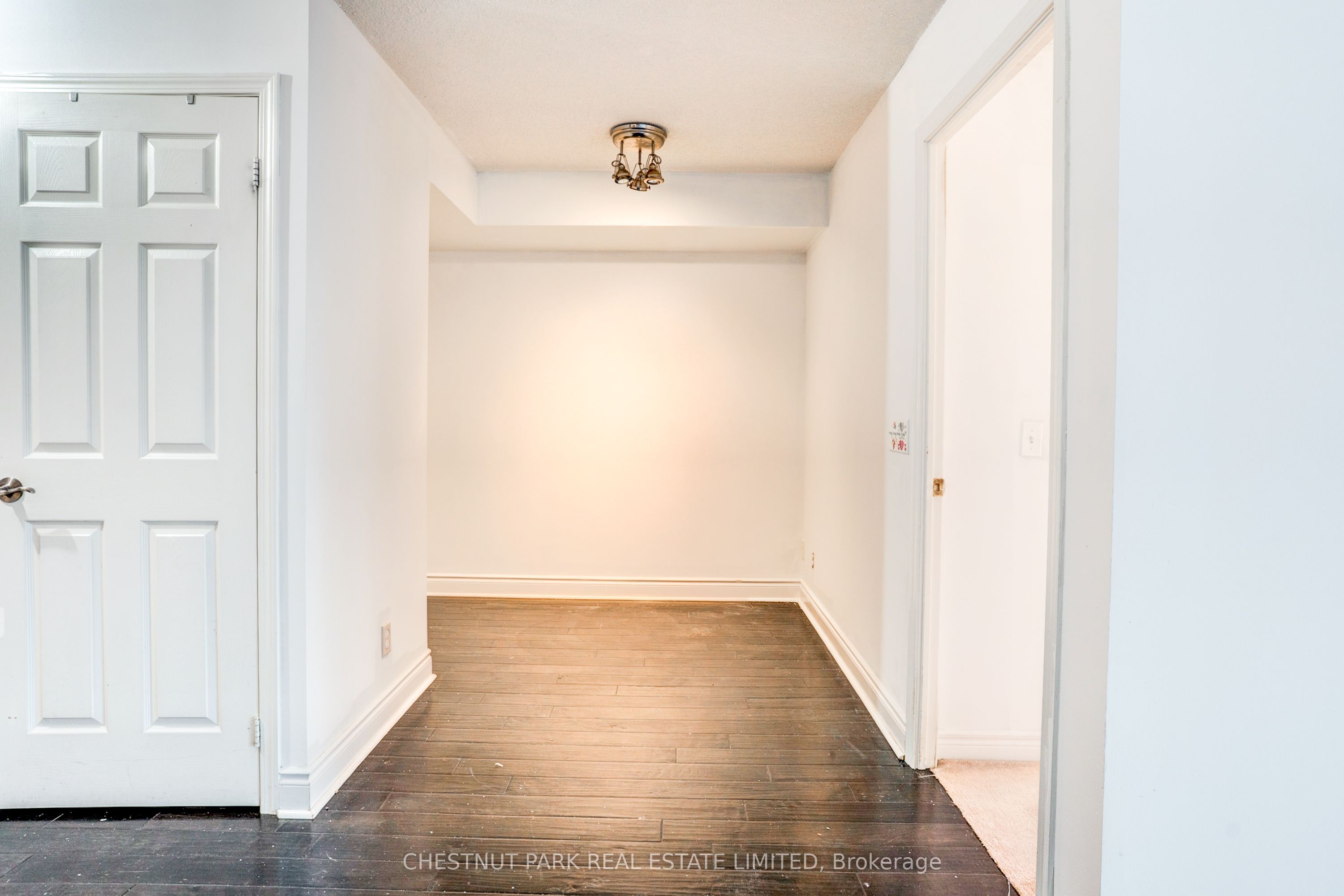 30 Grand Trunk Crescent 1008 Property Photo 12