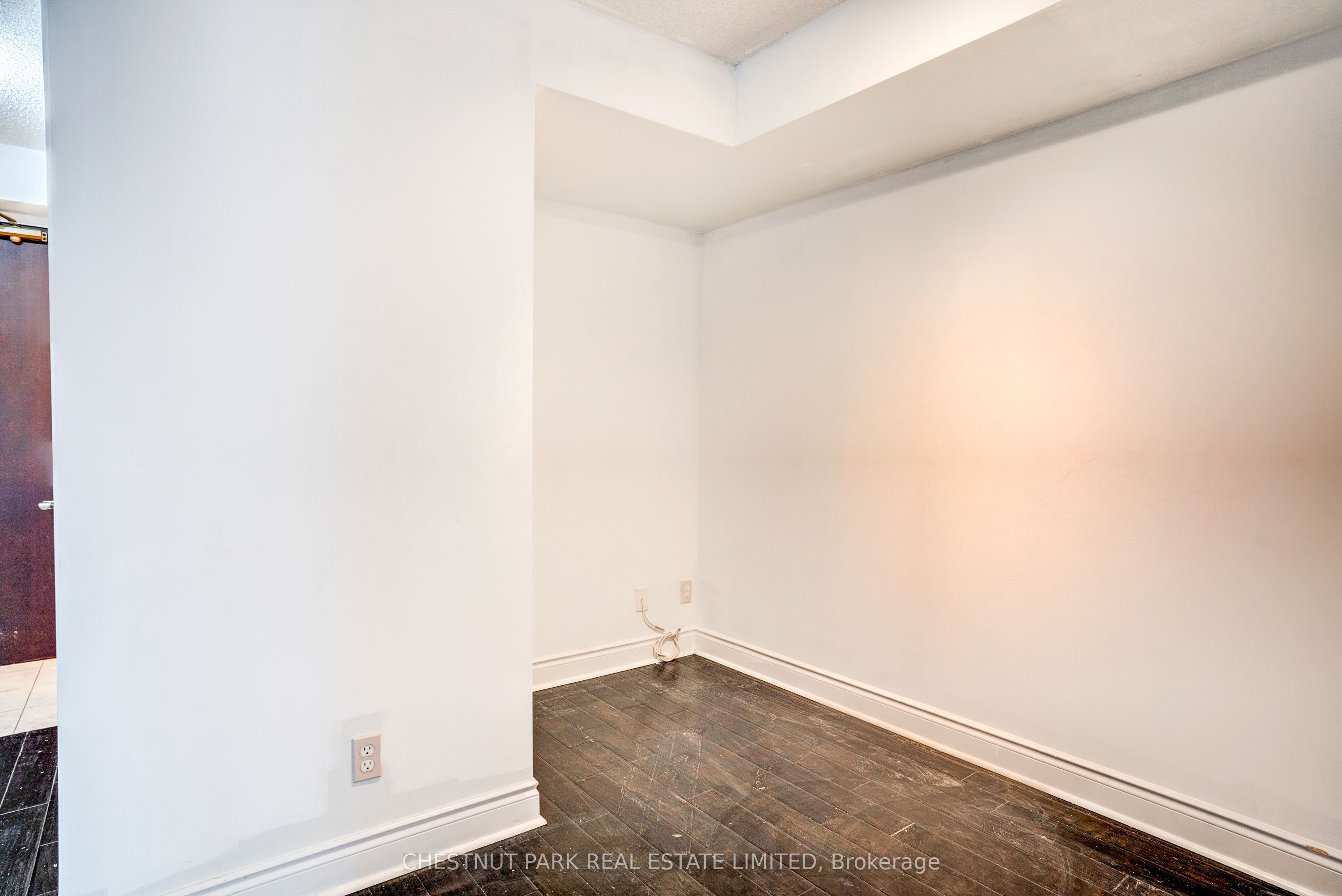 30 Grand Trunk Crescent 1008 Property Photo 13