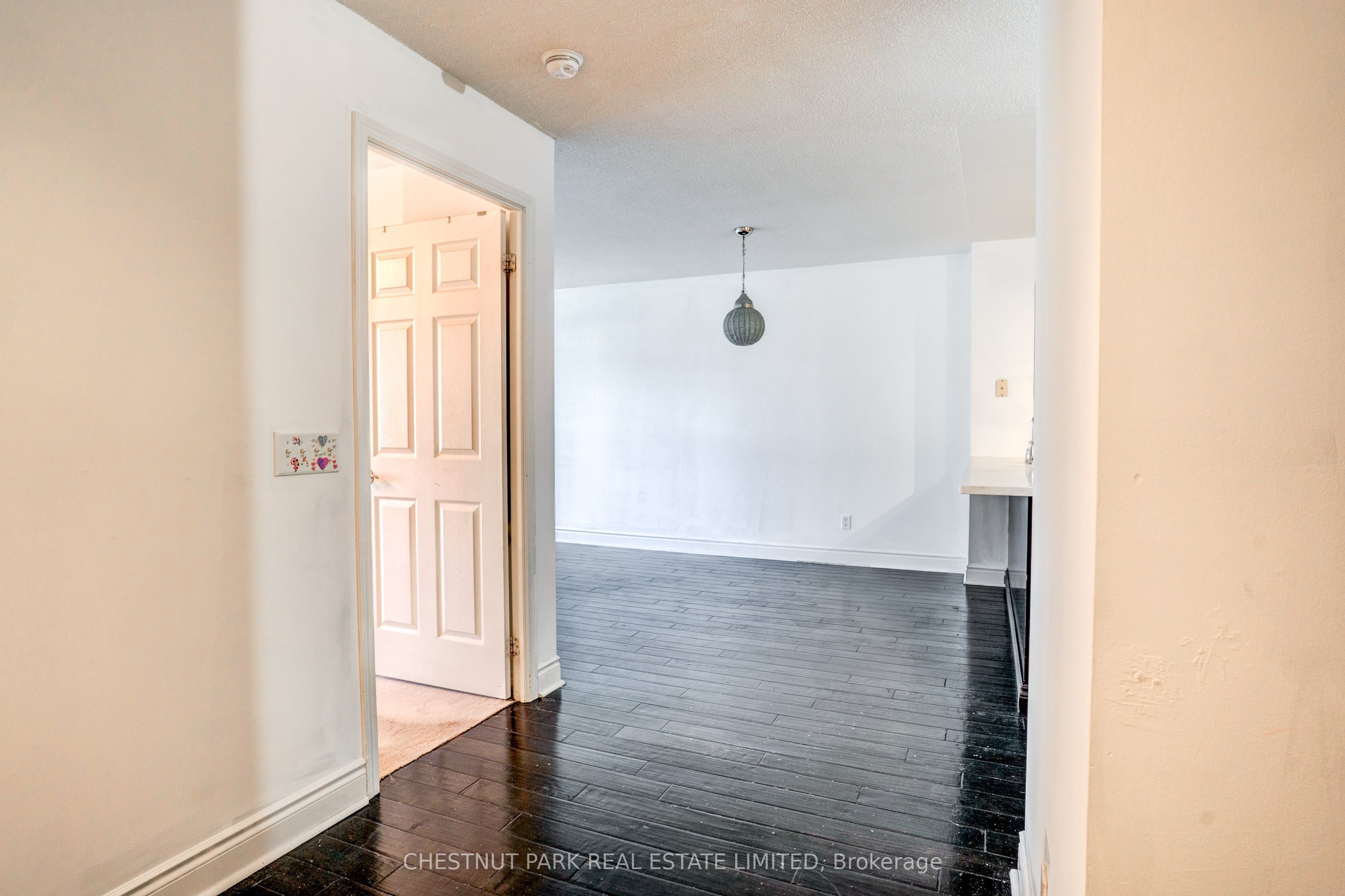 30 Grand Trunk Crescent 1008 Property Photo 15