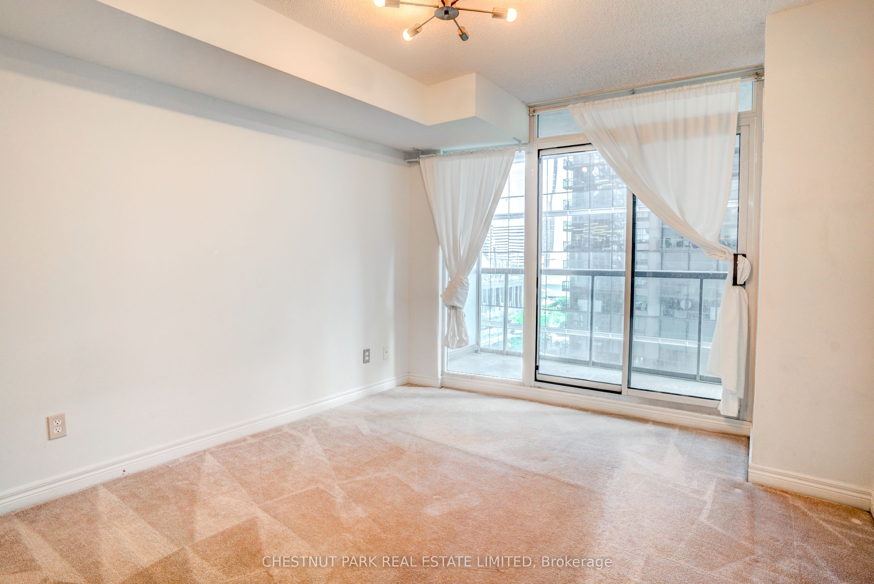 30 Grand Trunk Crescent 1008 Property Photo 17