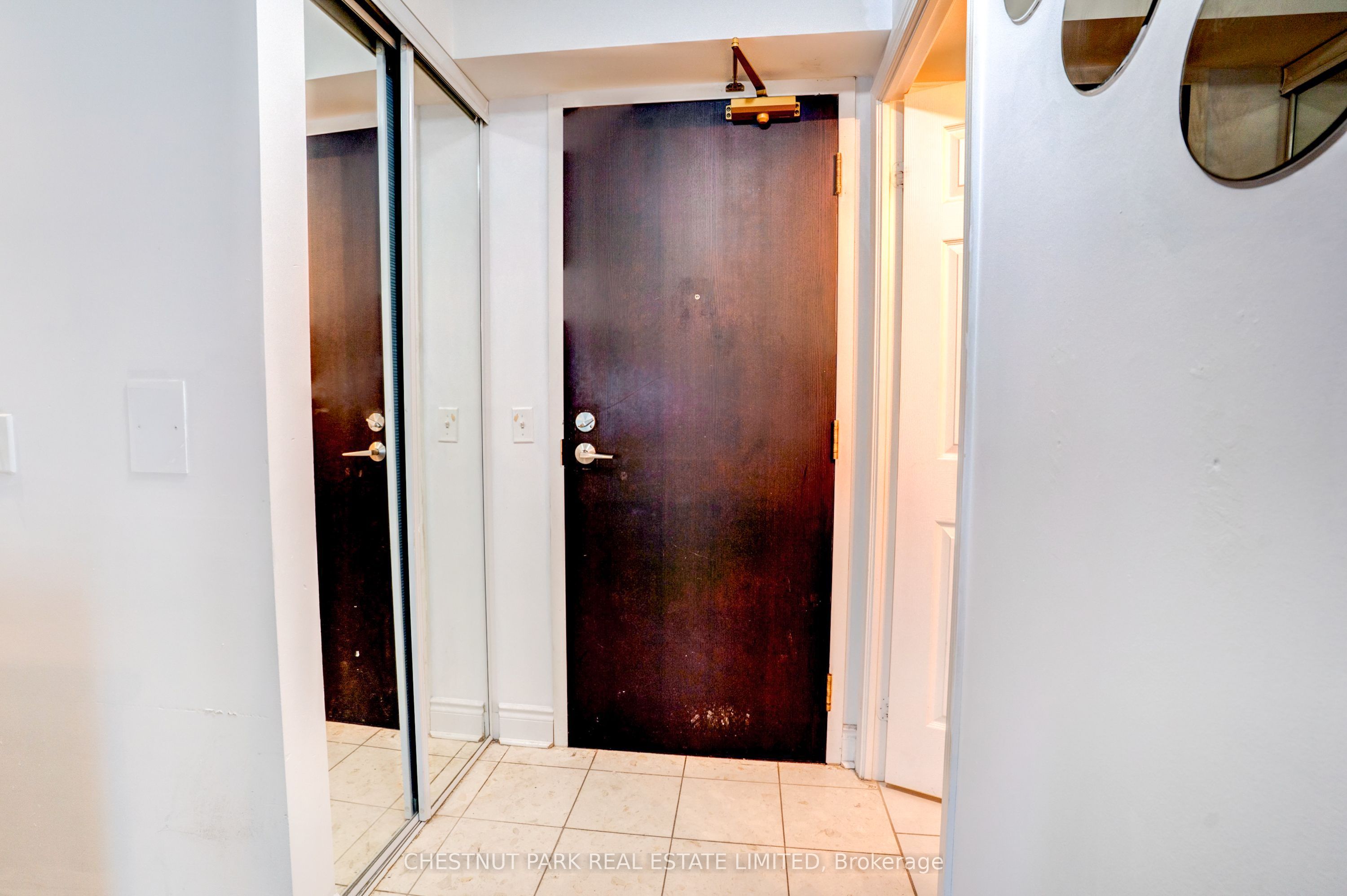 30 Grand Trunk Crescent 1008 Property Photo 22