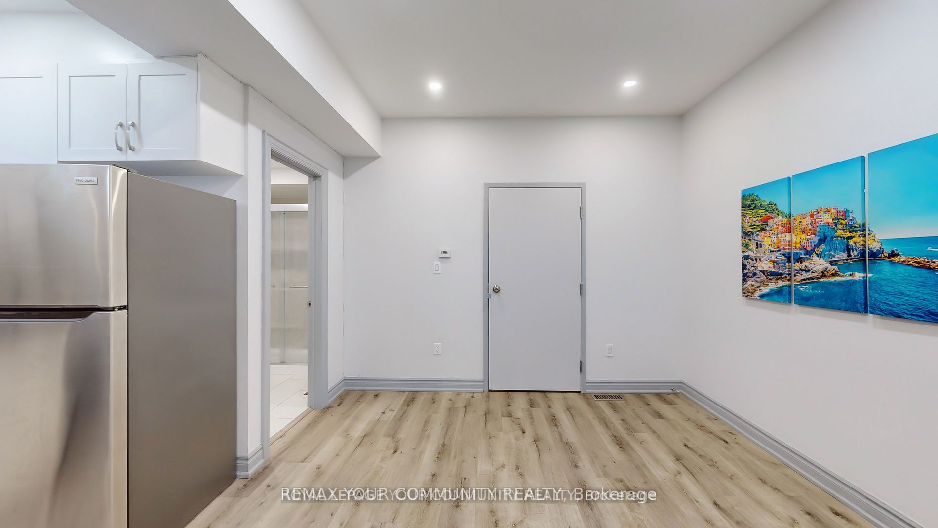 586 Parliament Street C Property Photo 8