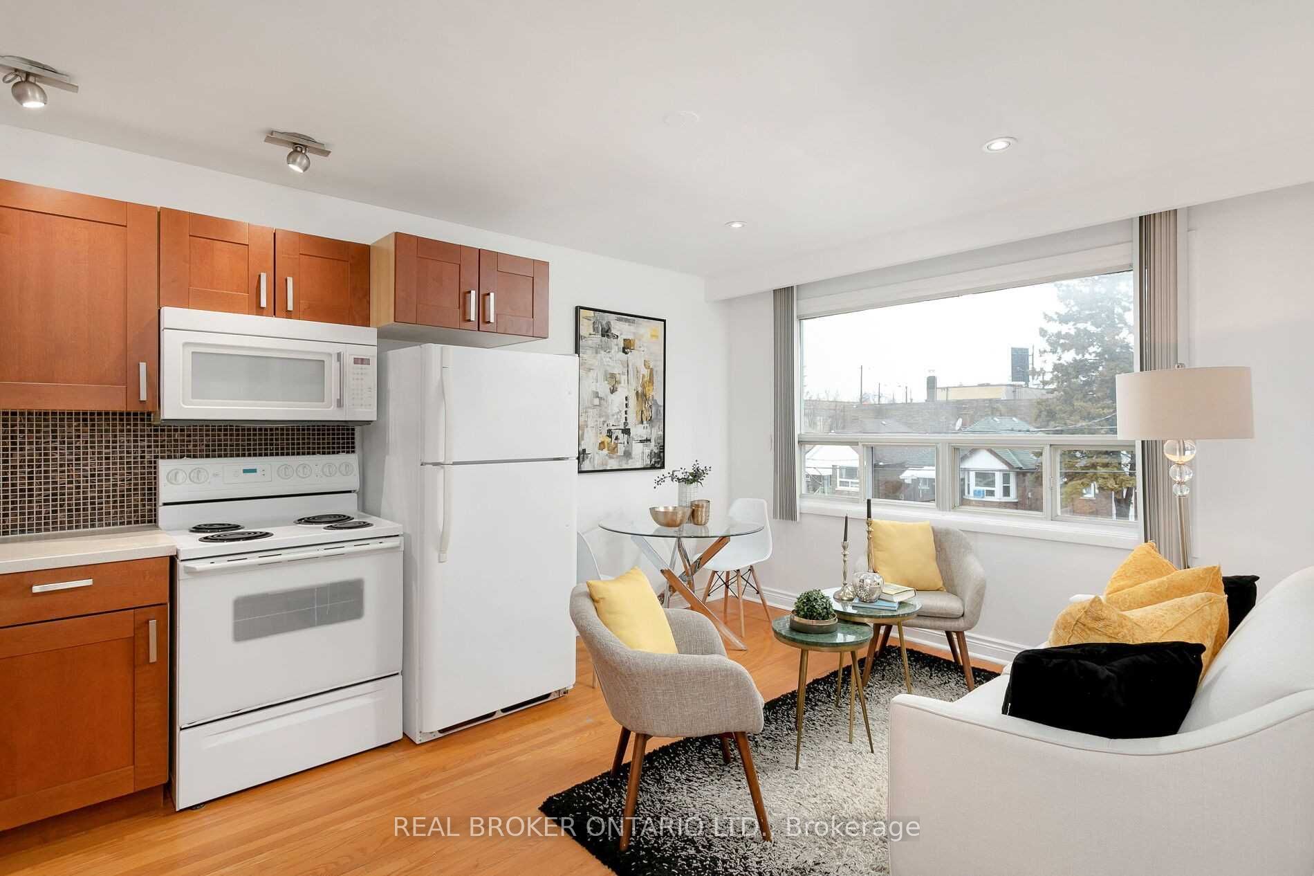 57 Lanark Avenue Upper Property Photo 4