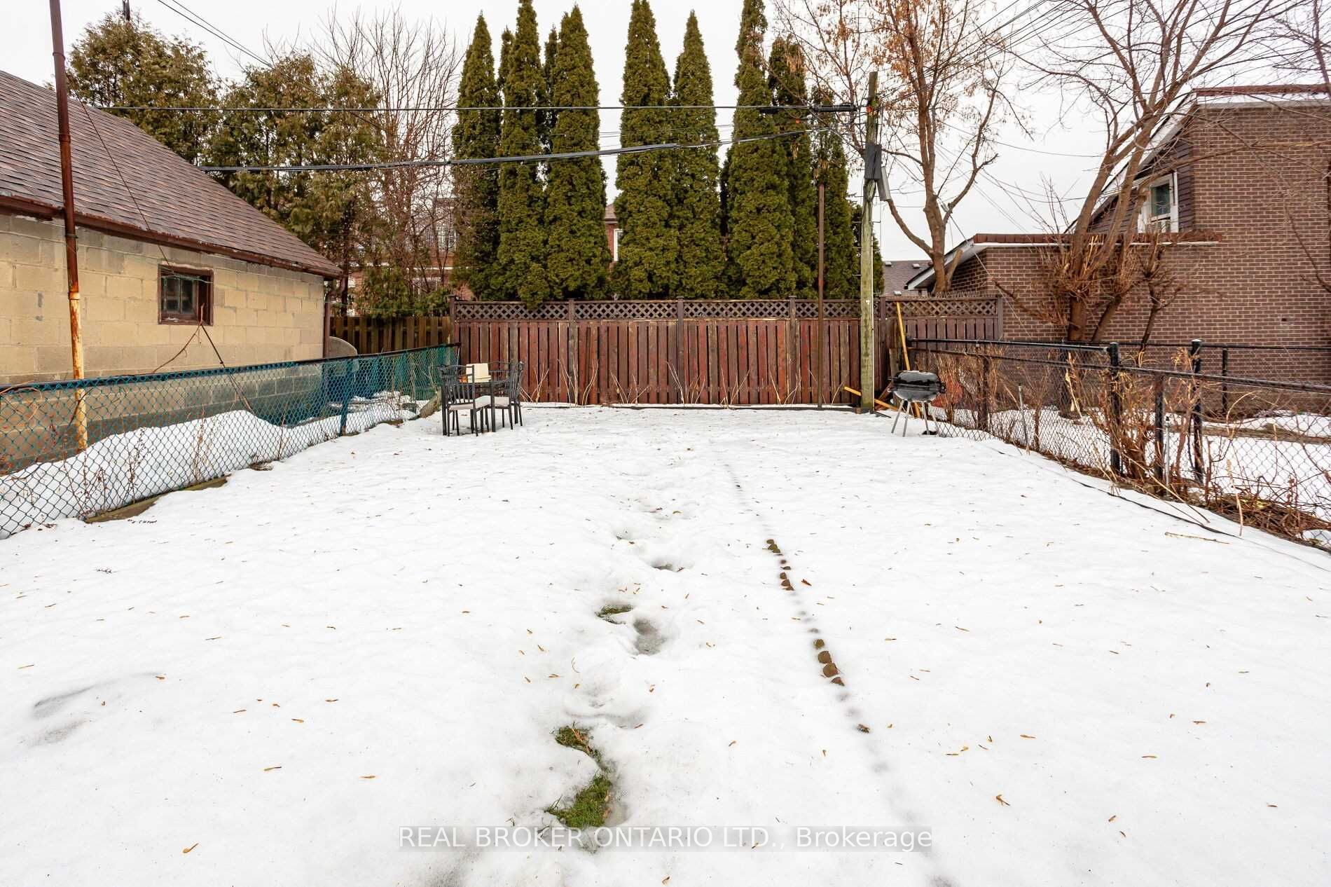 57 Lanark Avenue Upper Property Photo 11